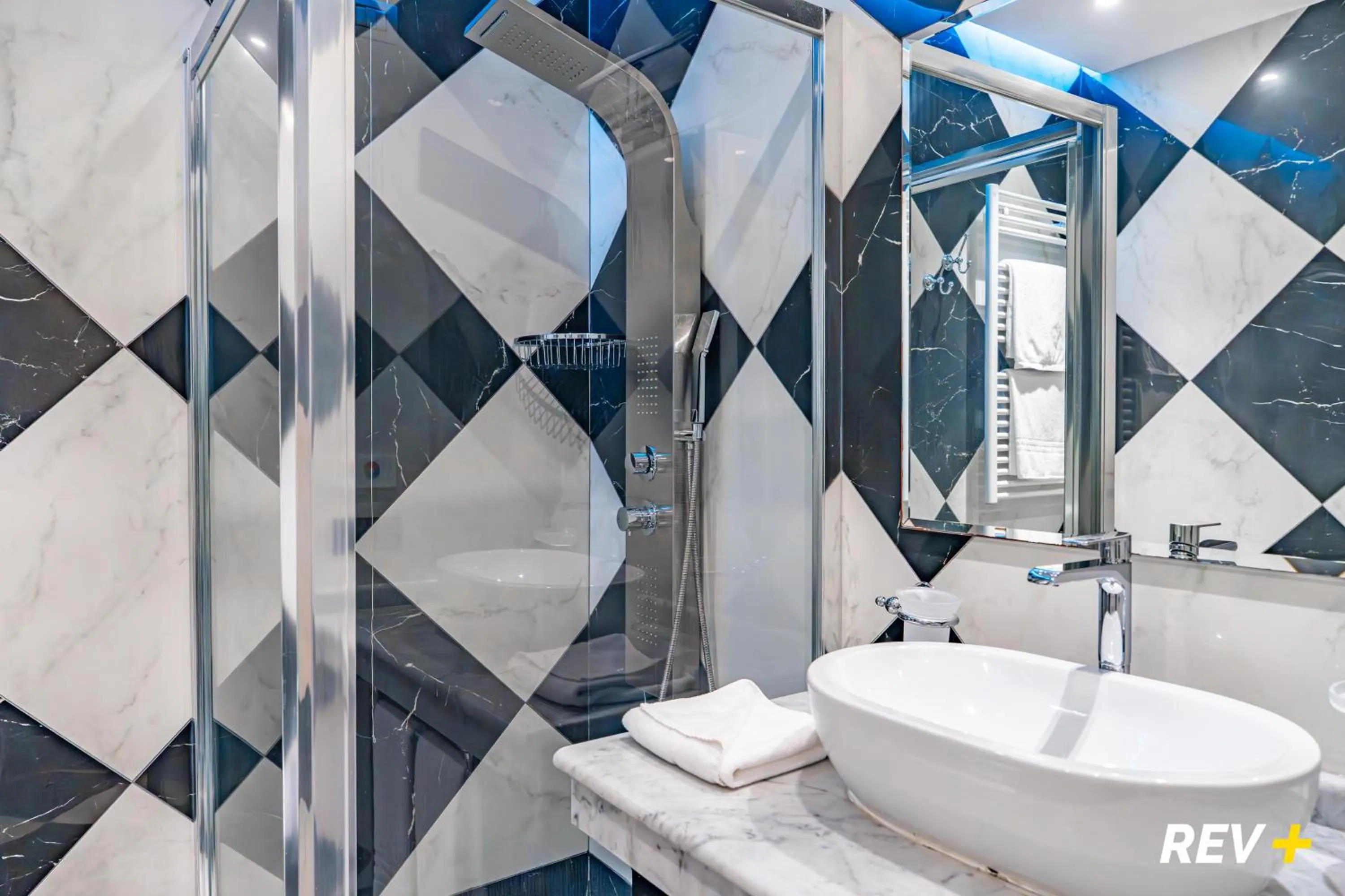 Bathroom in Via Veneto Suites