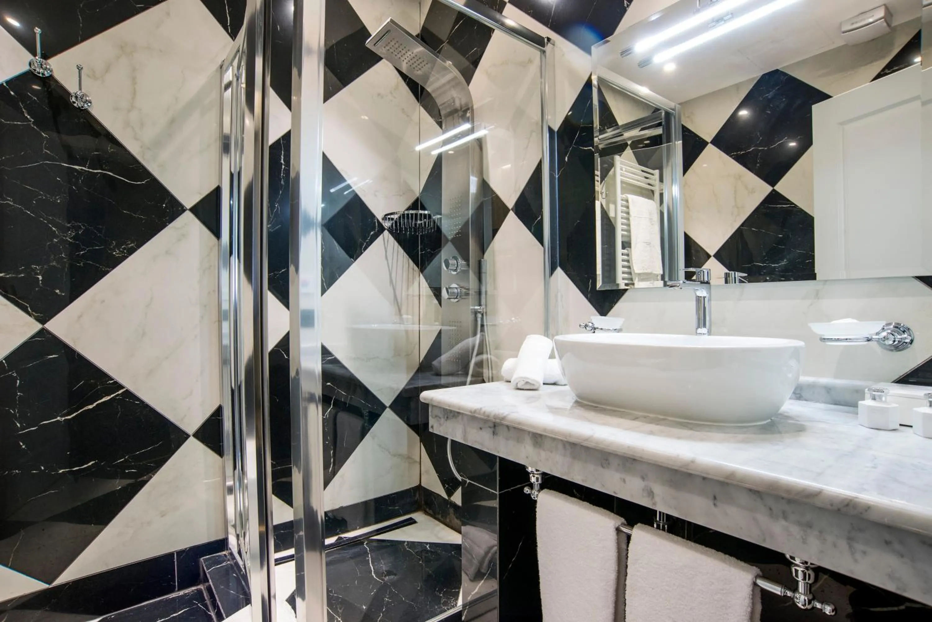 Bathroom in Via Veneto Suites