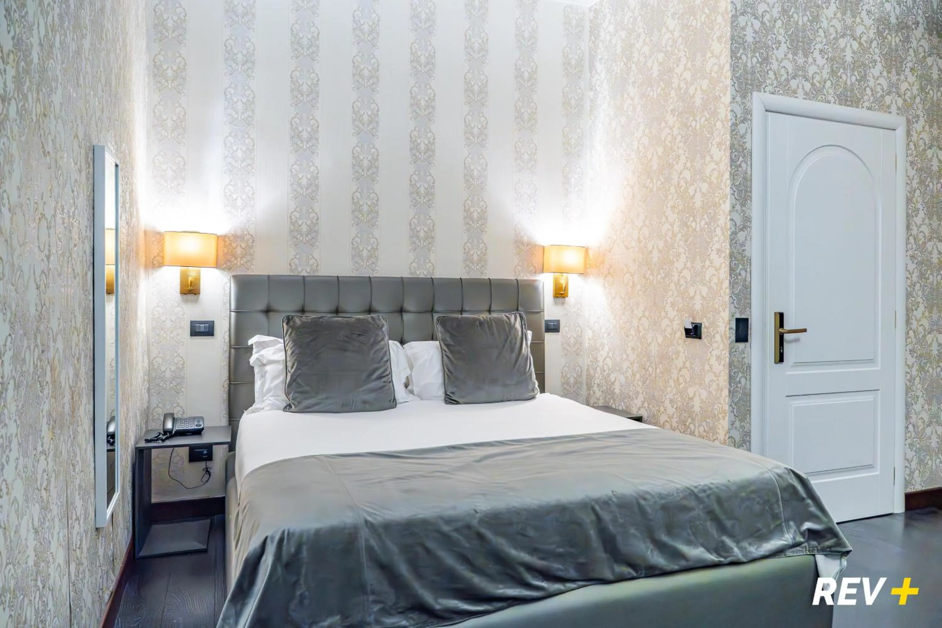 Photo of the whole room, Bed in Via Veneto Suites