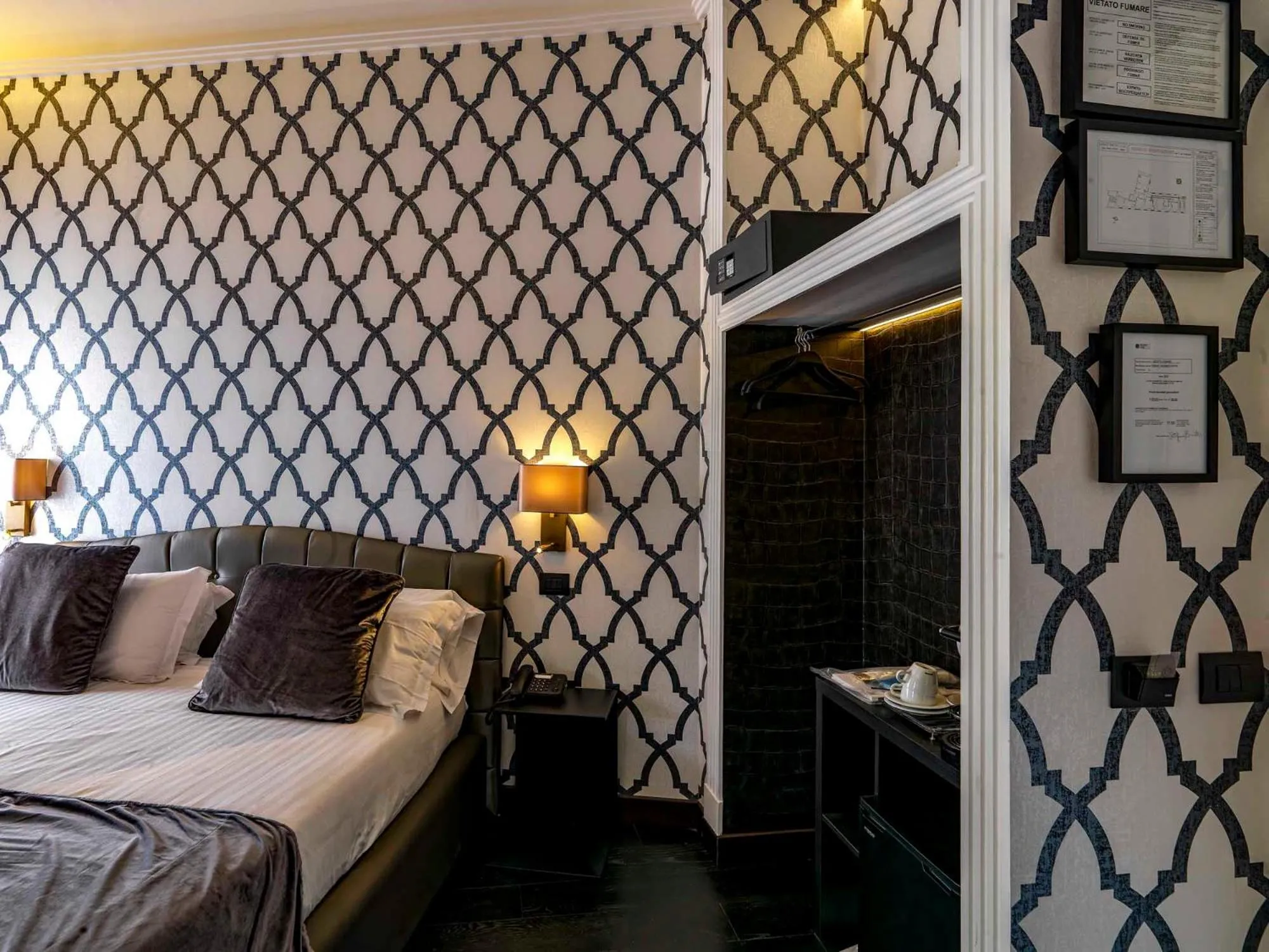 Photo of the whole room, Bed in Via Veneto Suites