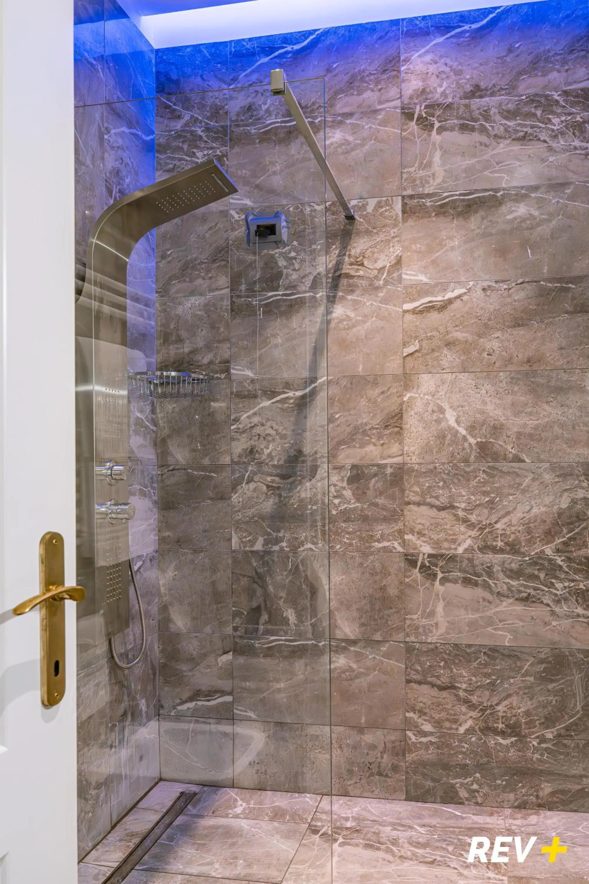 Bathroom in Via Veneto Suites