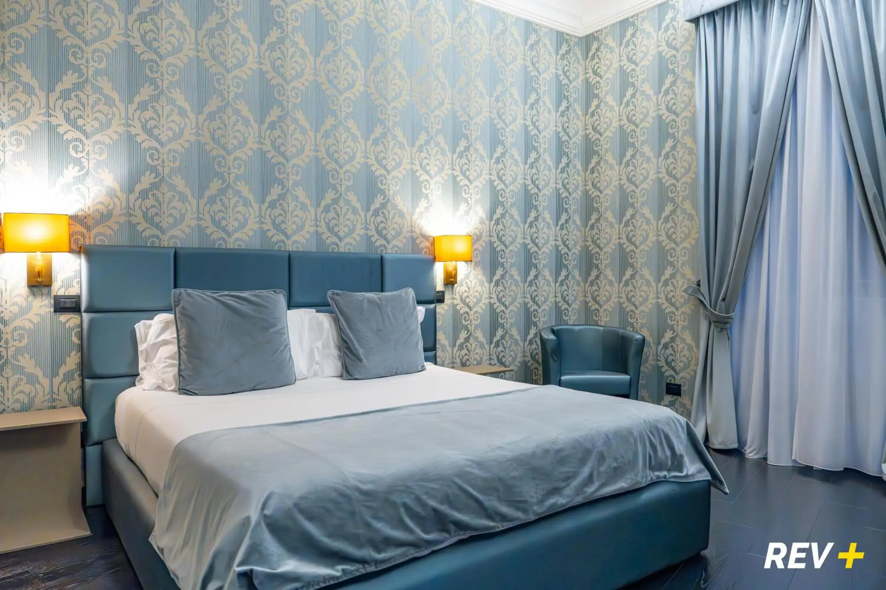 Photo of the whole room, Bed in Via Veneto Suites Photo of the whole room, Bed in Via Veneto Suites