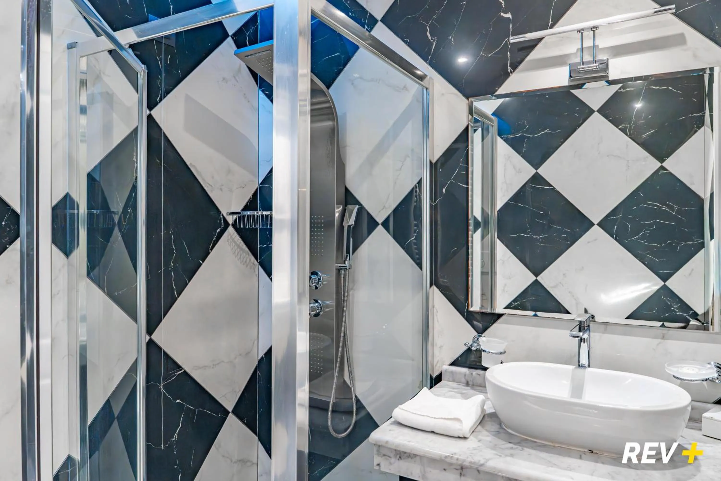 Bathroom in Via Veneto Suites