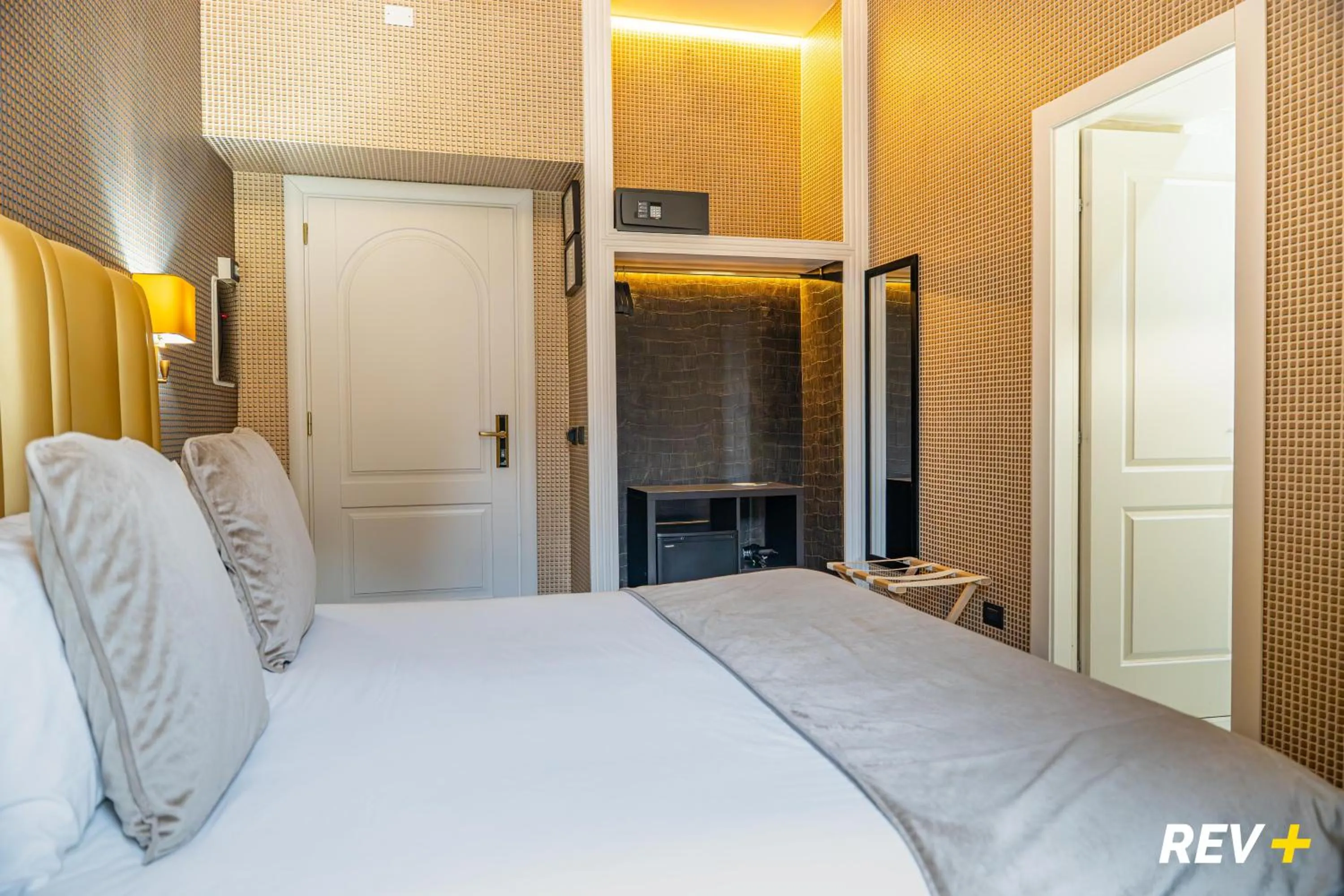 Photo of the whole room, Bed in Via Veneto Suites