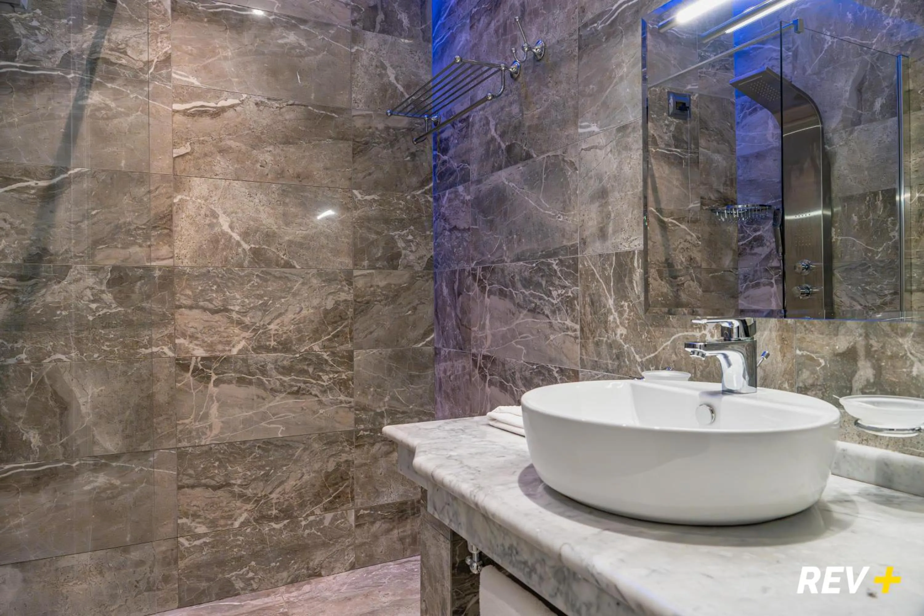 Bathroom in Via Veneto Suites