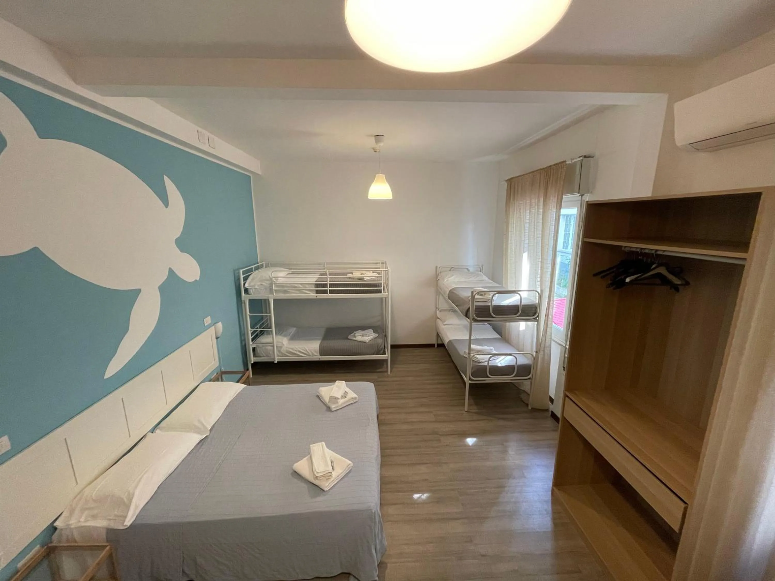 bunk bed, Bed in Hotel Aloha