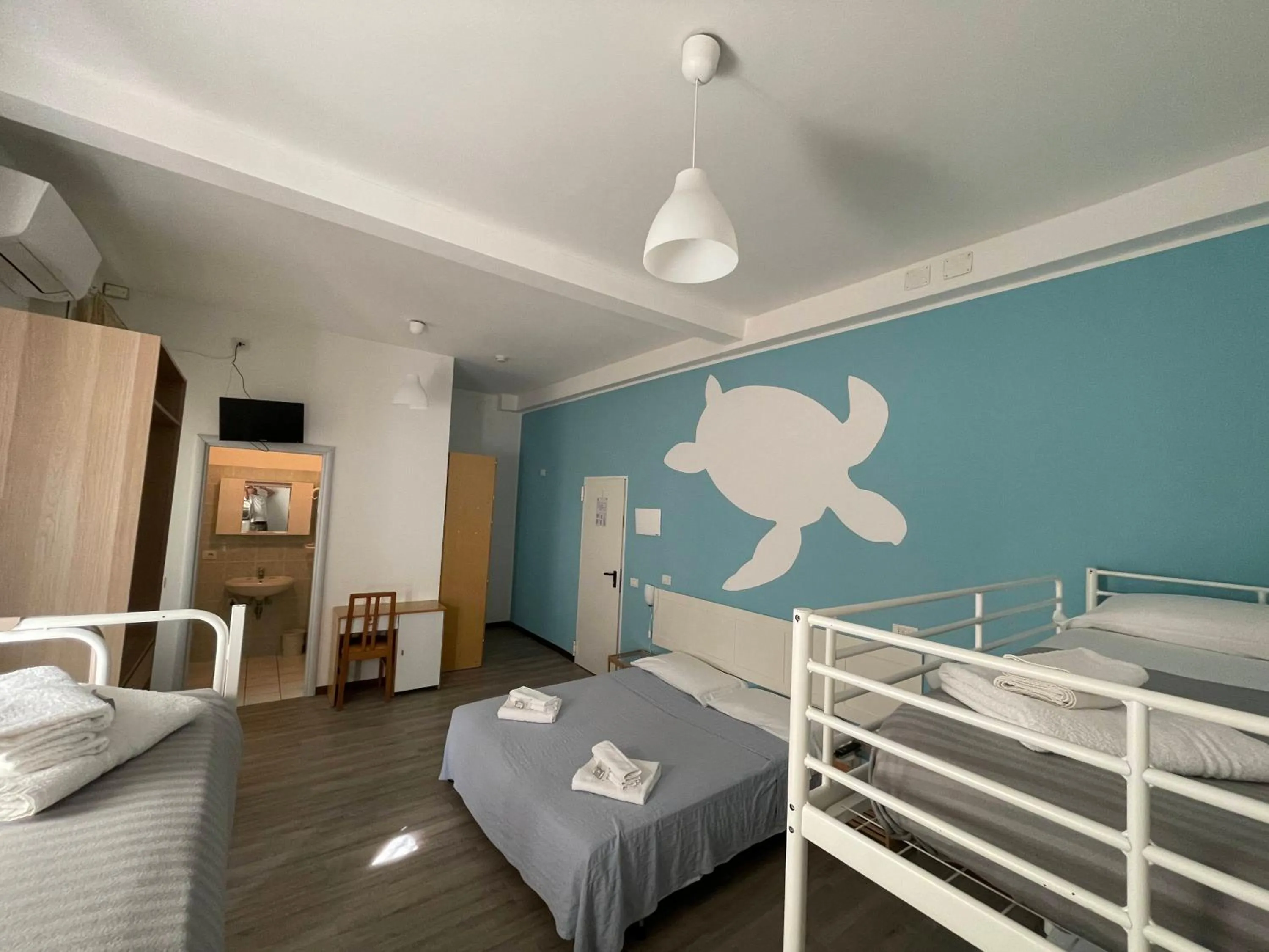 Bedroom, Bed in Hotel Aloha