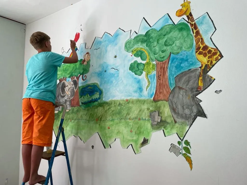 young children in Hotel Aloha