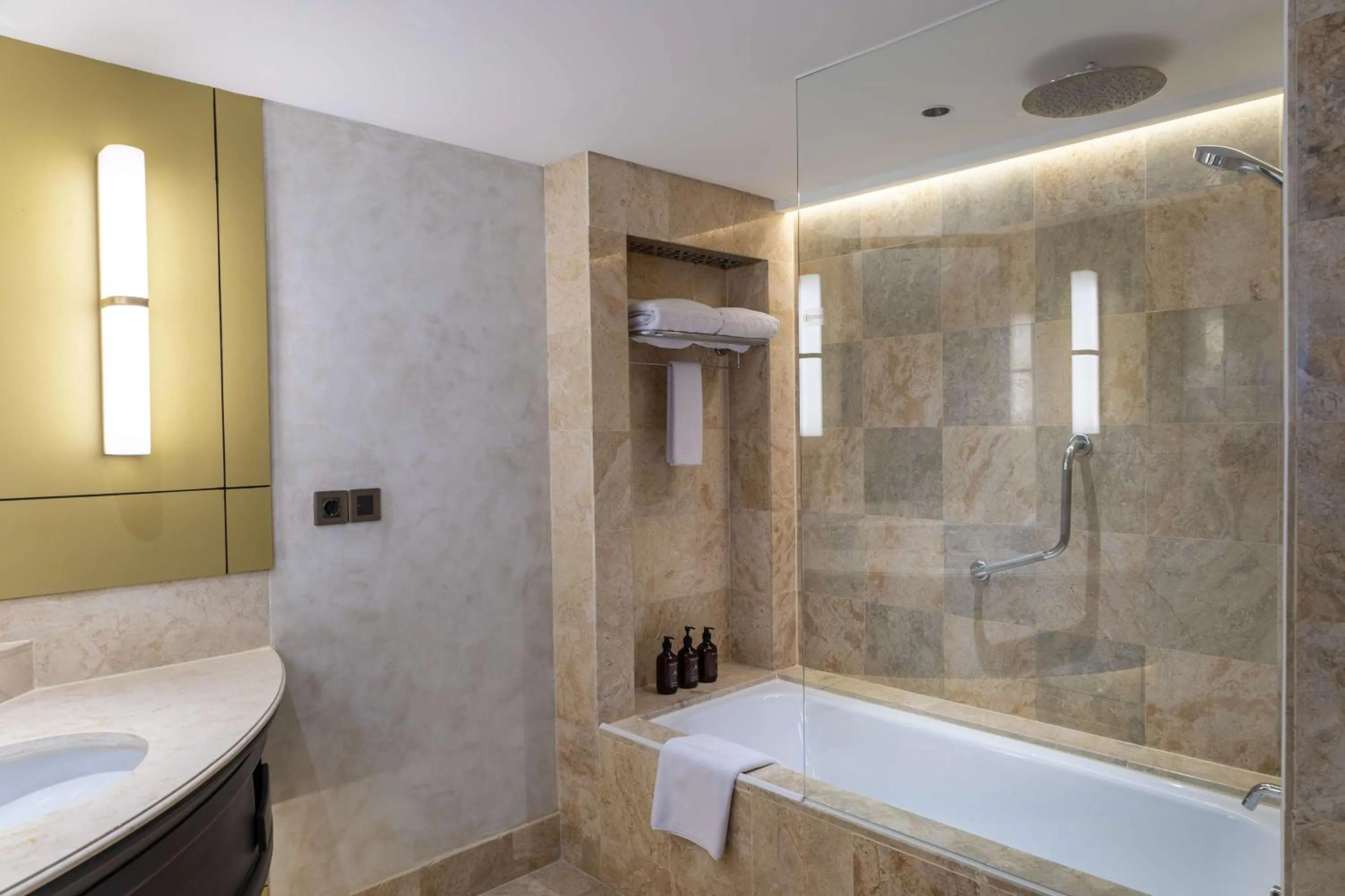 Mangkuluhur ARTOTEL SUITES