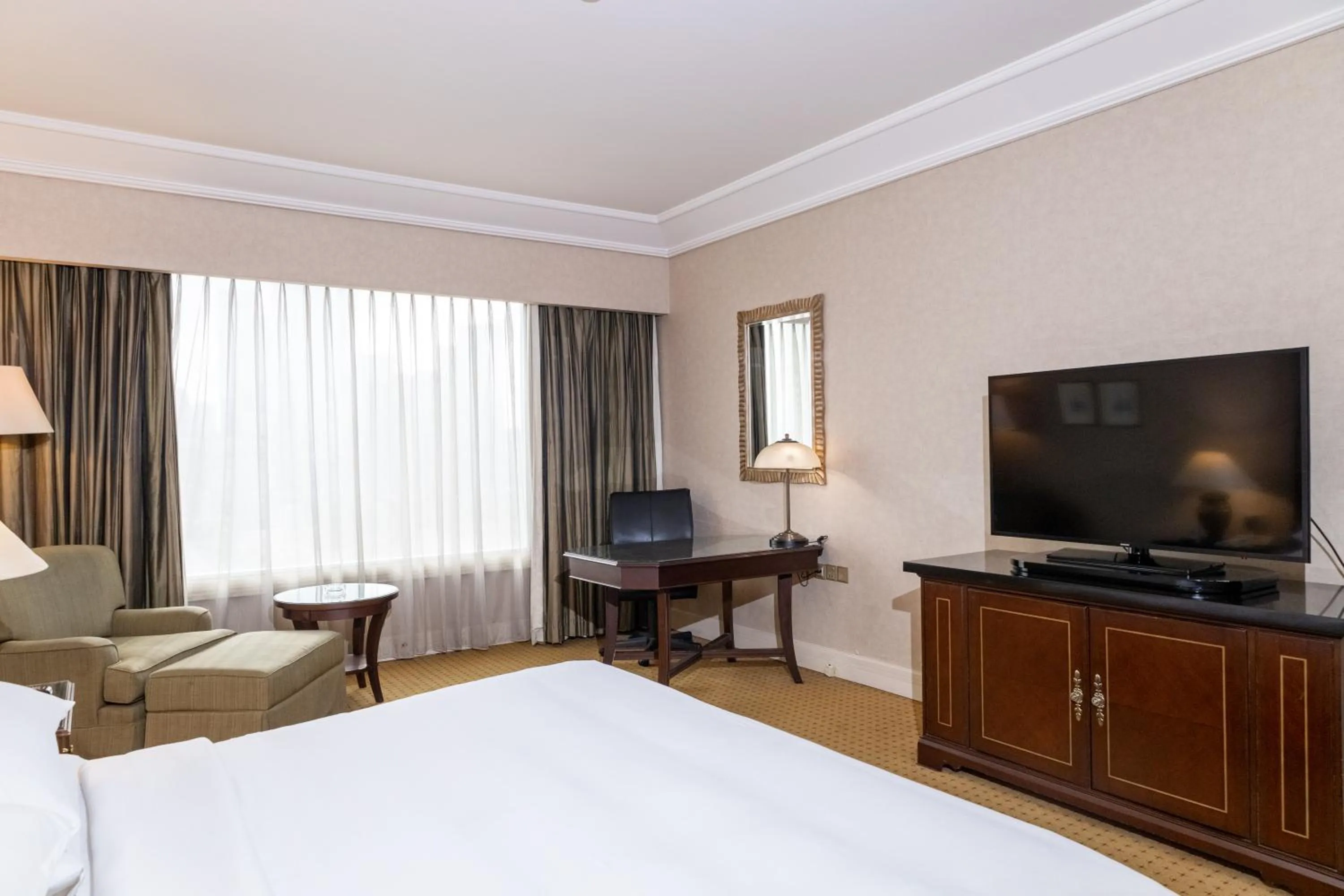 Bed in Mangkuluhur ARTOTEL SUITES