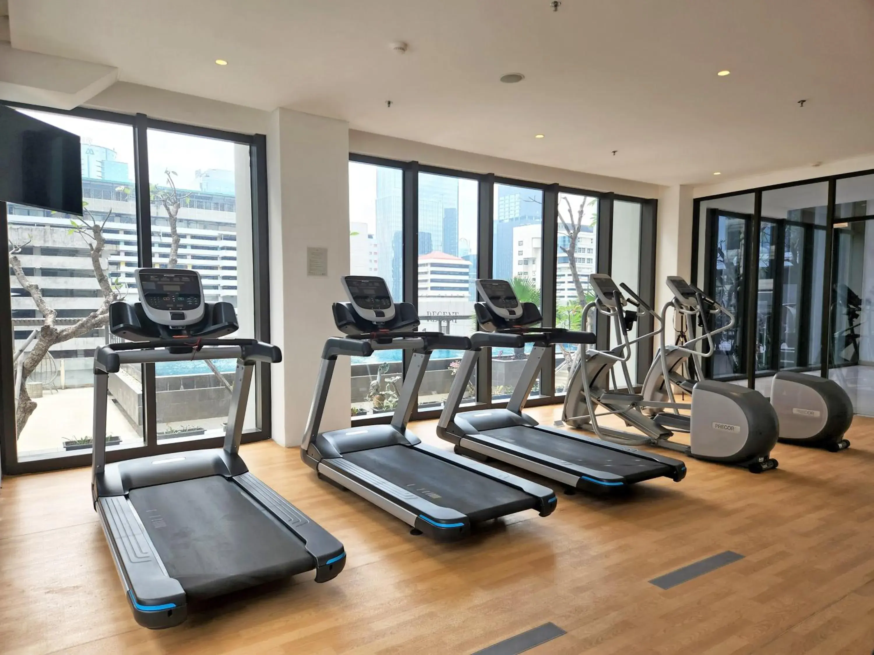 Fitness centre/facilities in Mangkuluhur ARTOTEL SUITES Fitness centre/facilities in Mangkuluhur ARTOTEL SUITES