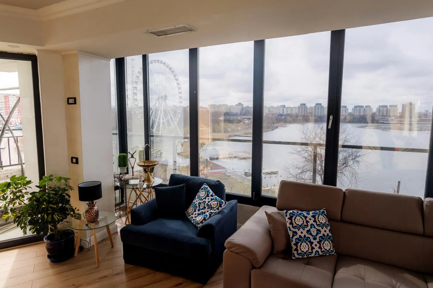 Seating area in Brater Luxury