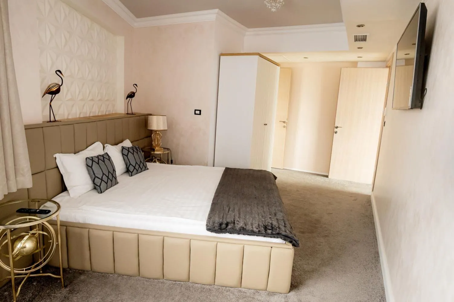 Bedroom, Bed in Brater Luxury