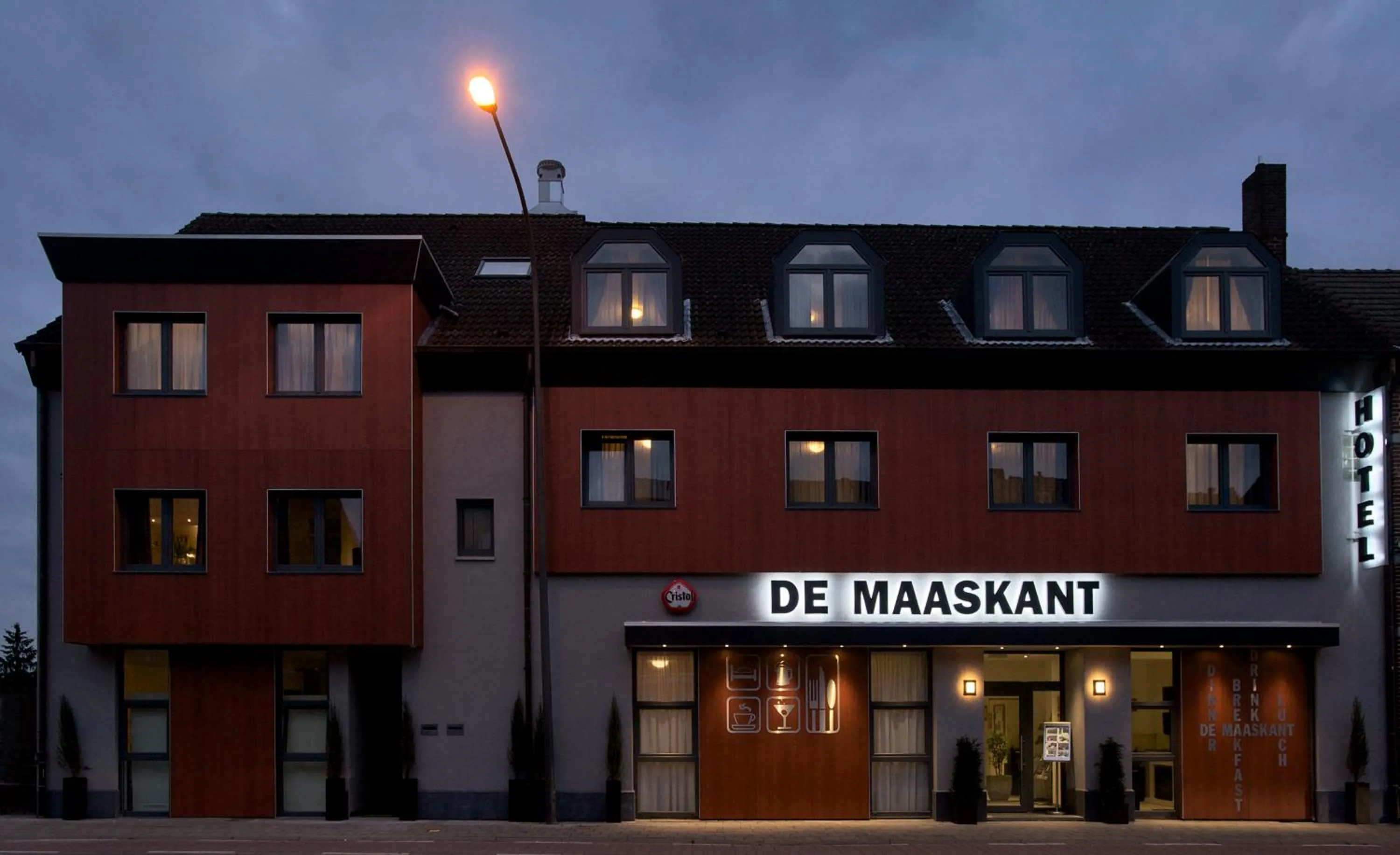 Facade/entrance in Hotel De Maaskant