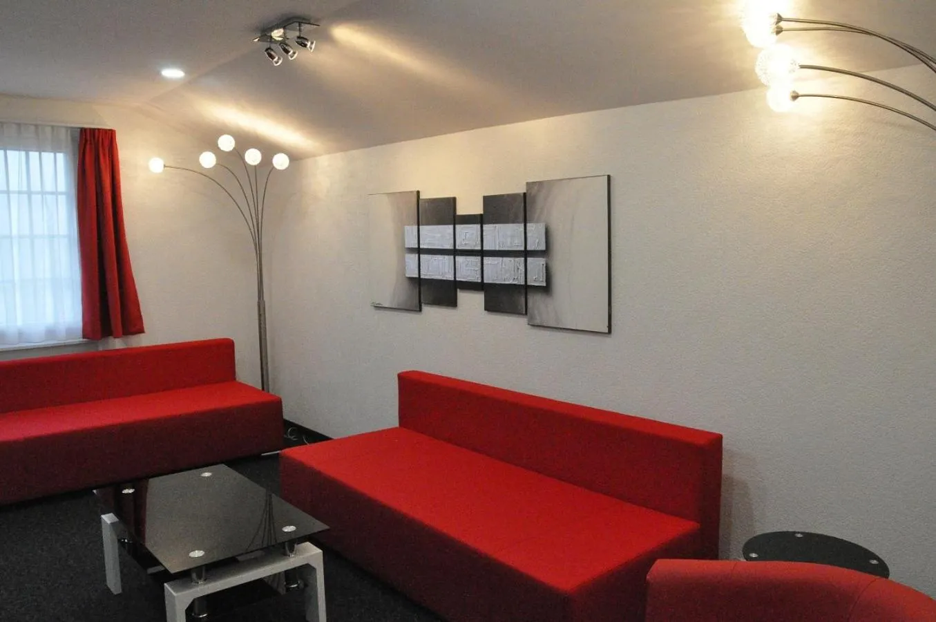 Photo of the whole room in Hôtel du Chasseur