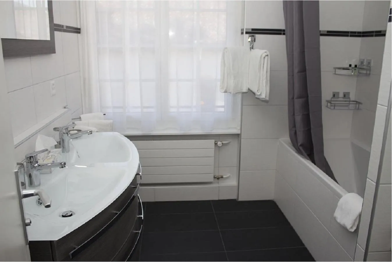 Bathroom in Hôtel du Chasseur