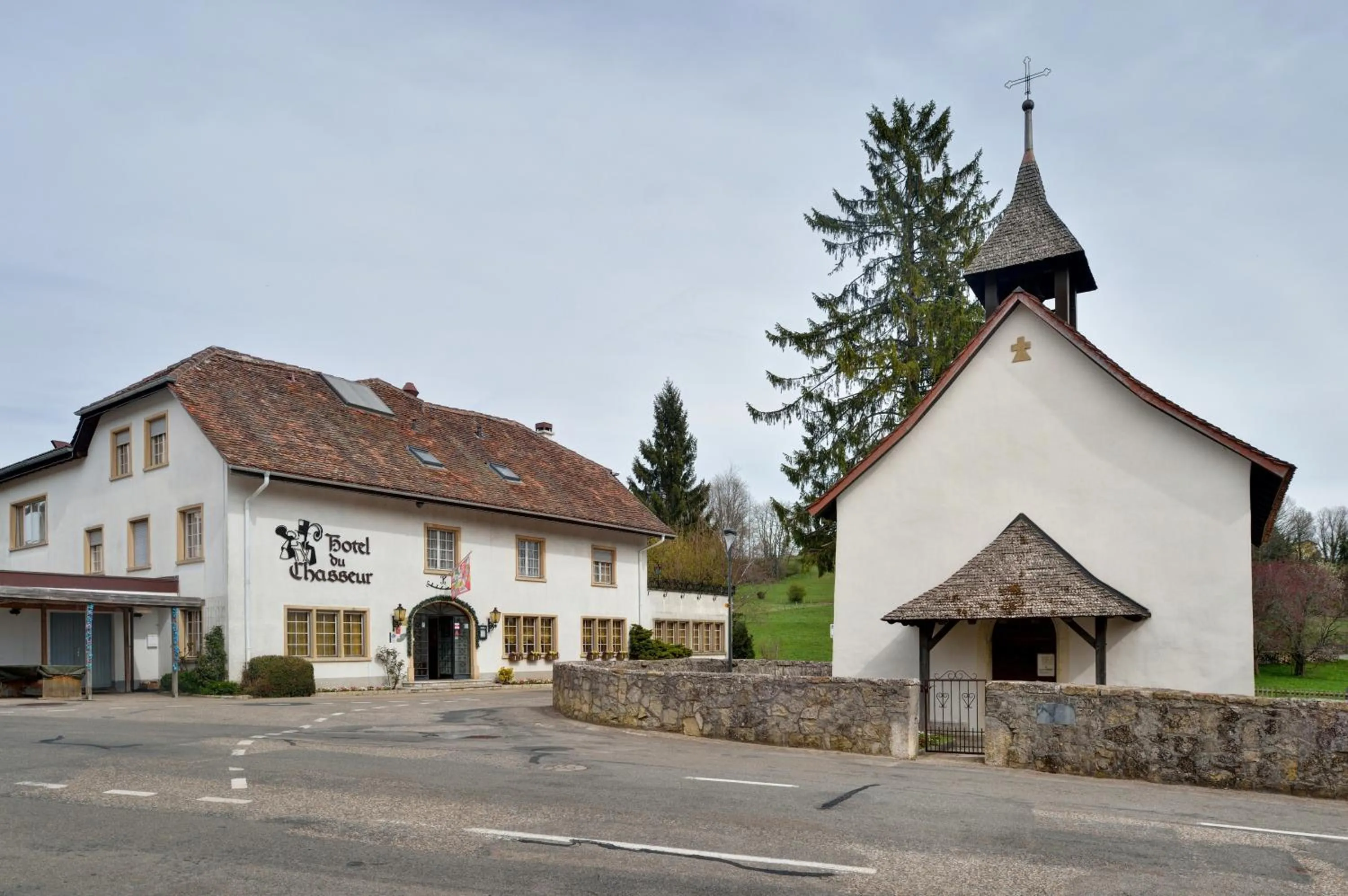 Facade/entrance in Hôtel du Chasseur