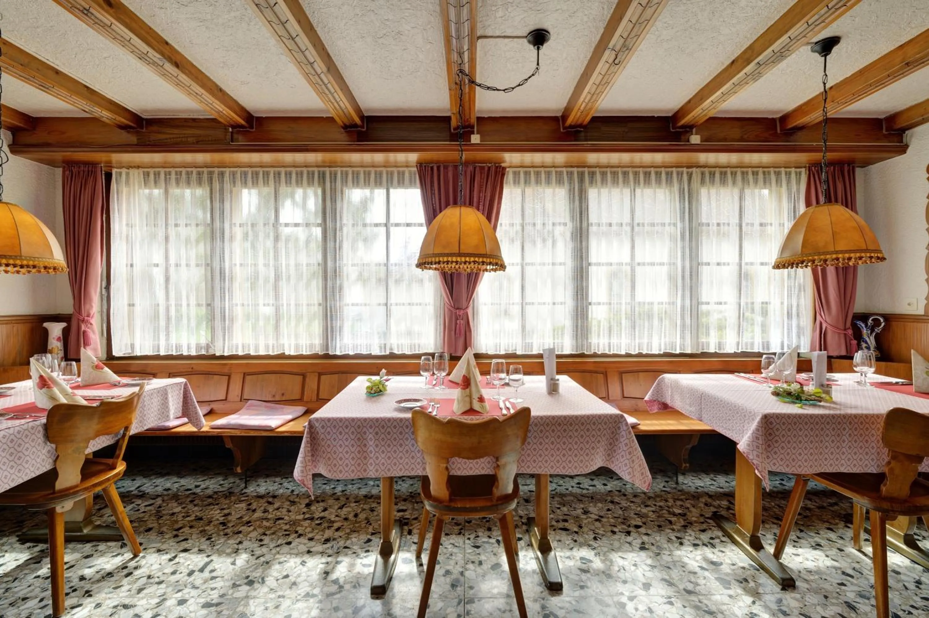 Restaurant/places to eat in Hôtel du Chasseur