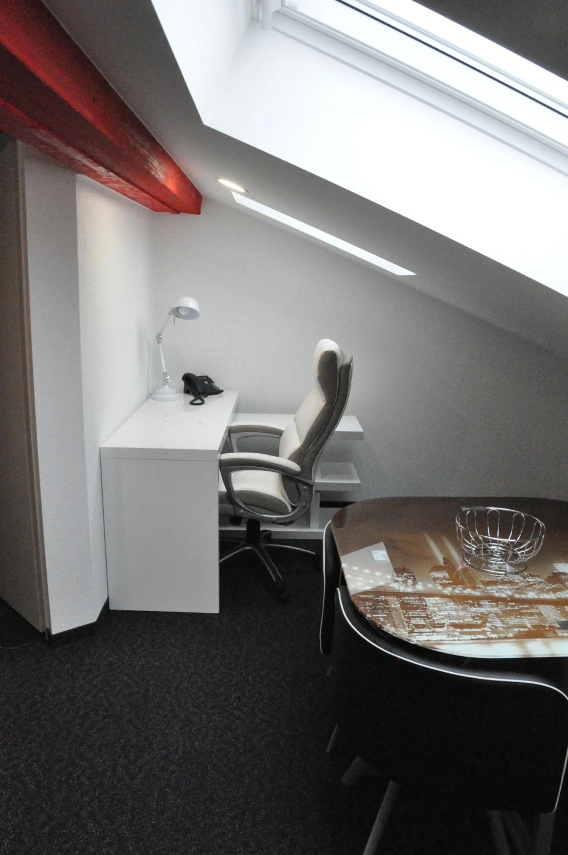 Photo of the whole room in Hôtel du Chasseur