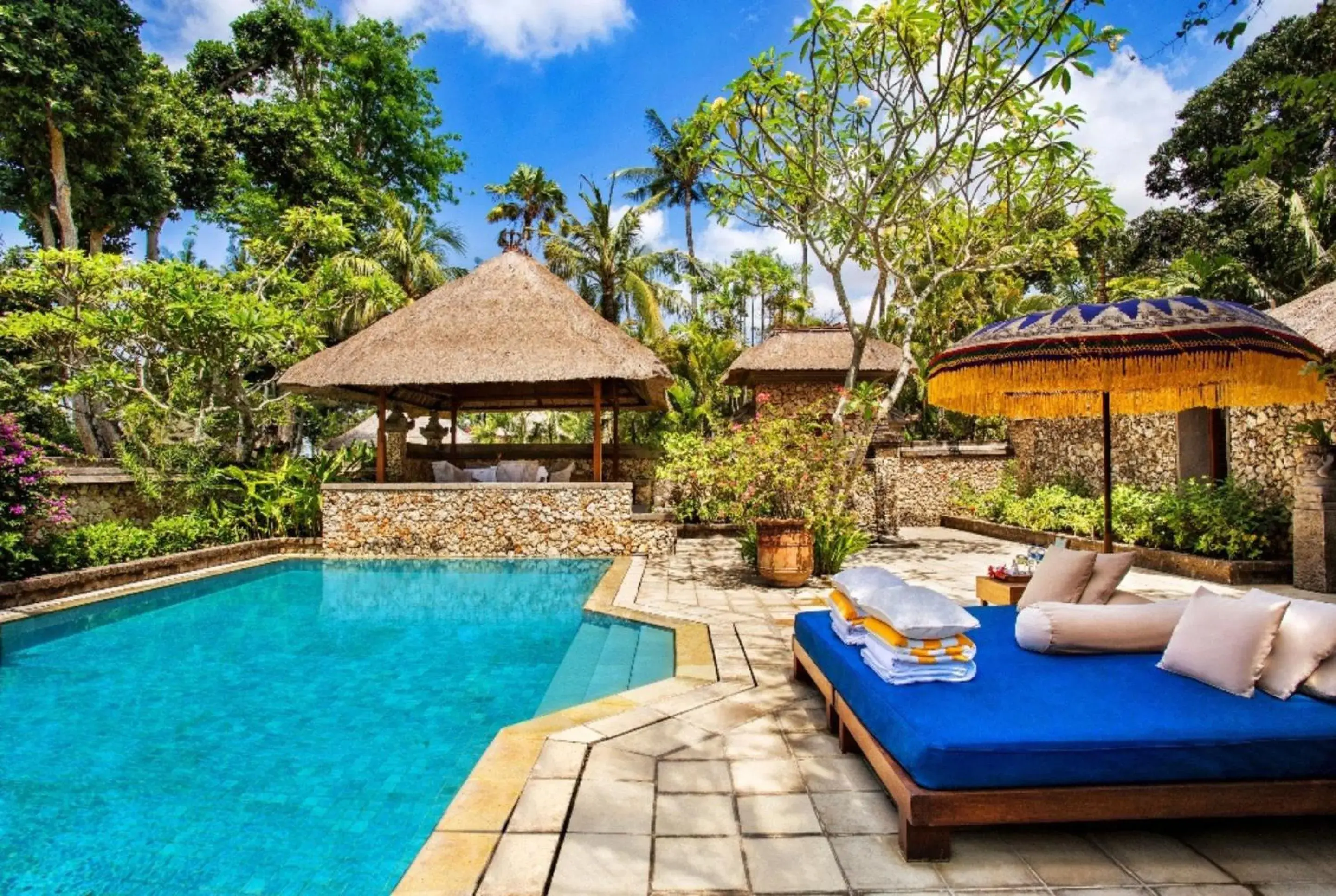 Swimming pool in The Oberoi Beach Resort, Bali Swimming pool in The Oberoi Beach Resort, Bali