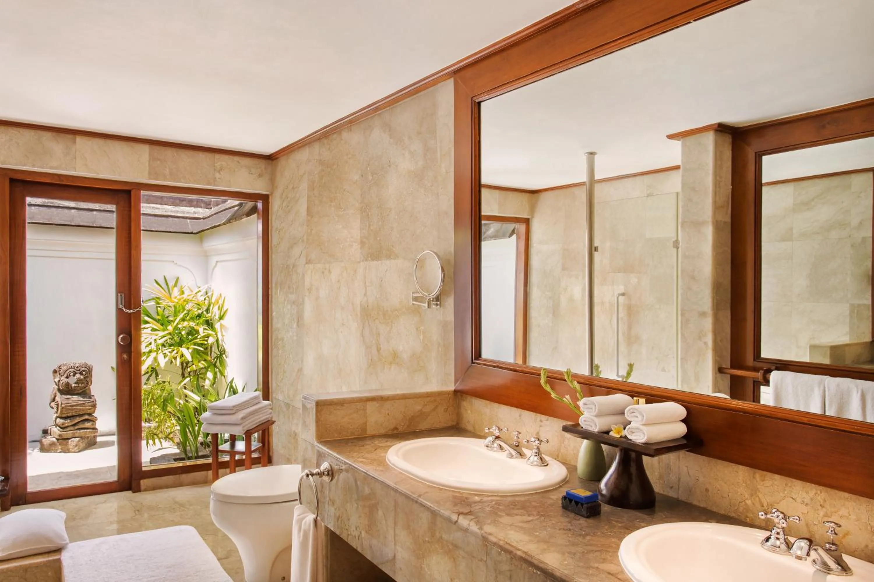 Bathroom in The Oberoi Beach Resort, Bali