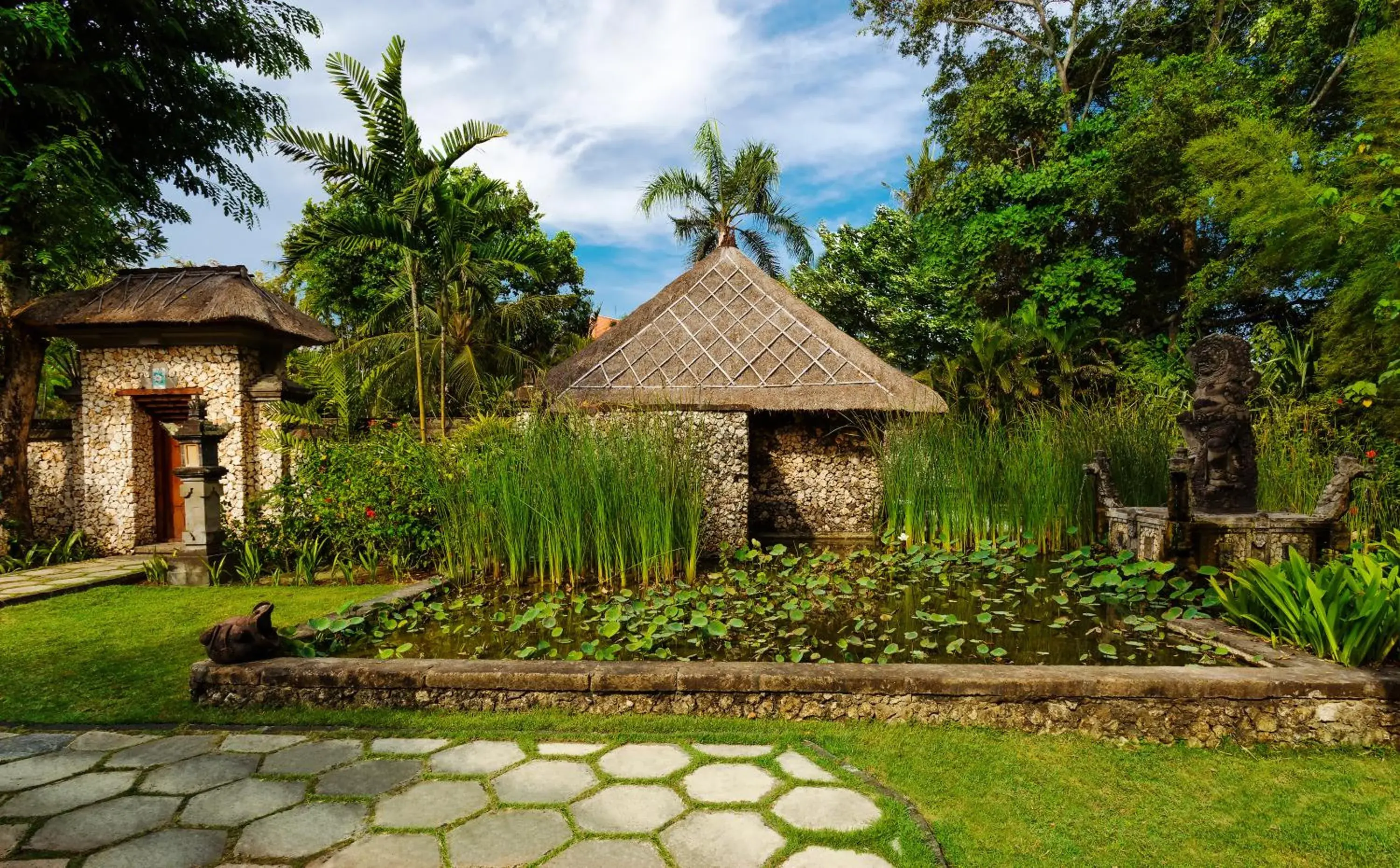 Luxury Villa Garden View in The Oberoi Beach Resort, Bali Luxury Villa Garden View in The Oberoi Beach Resort, Bali