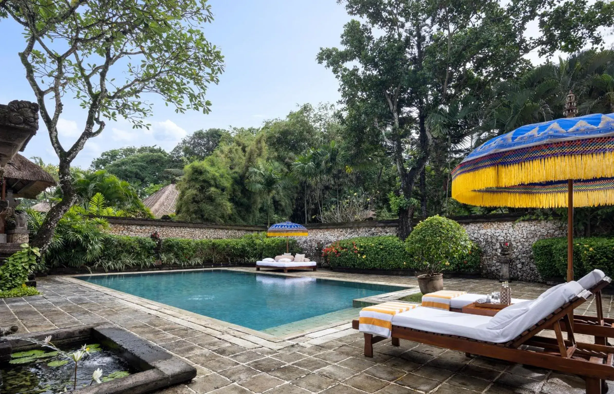 Swimming pool in The Oberoi Beach Resort, Bali Swimming pool in The Oberoi Beach Resort, Bali