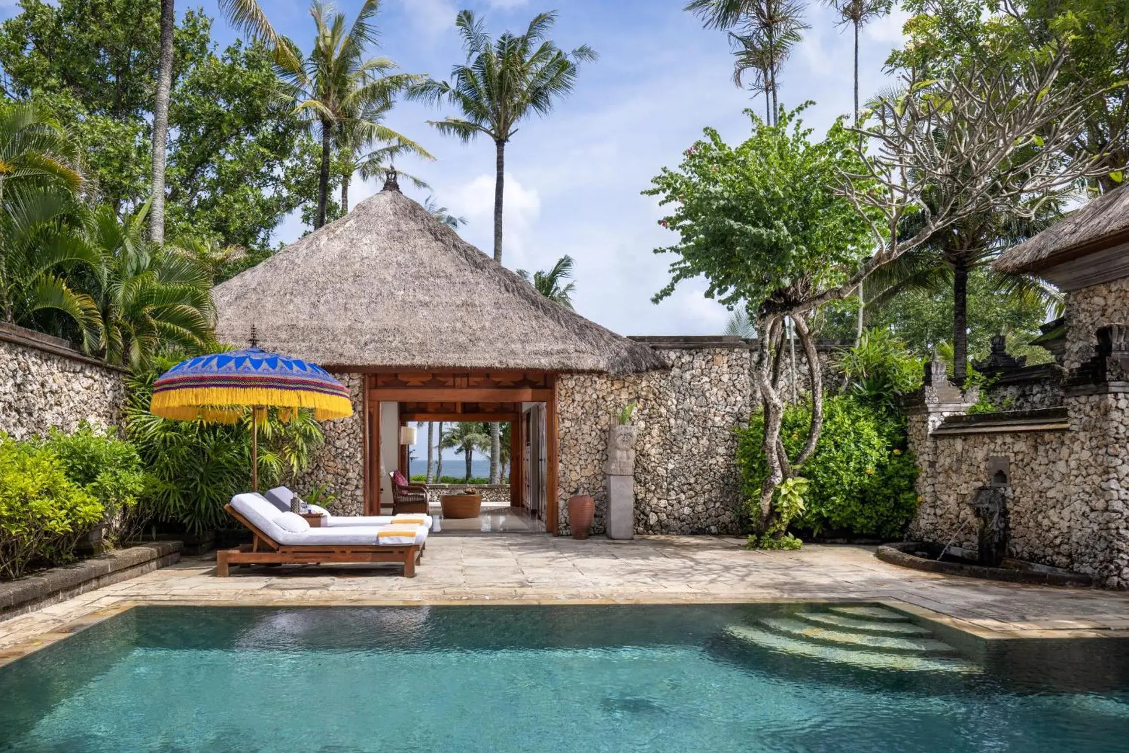 Inner courtyard view in The Oberoi Beach Resort, Bali Inner courtyard view in The Oberoi Beach Resort, Bali