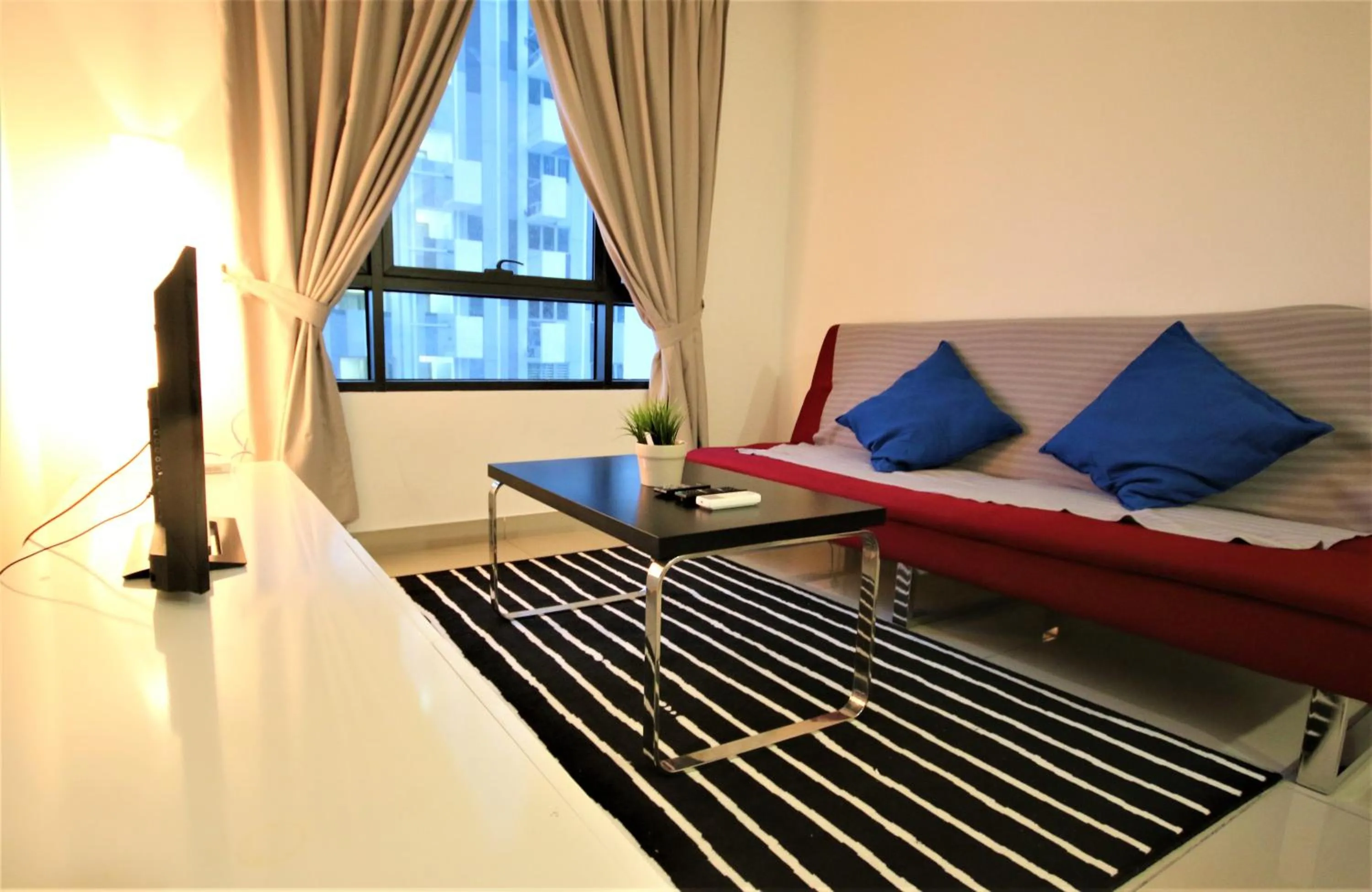 One-Bedroom Apartment in Solstice Service Apartment CYBERJAYA WiFi Netflix KLIA