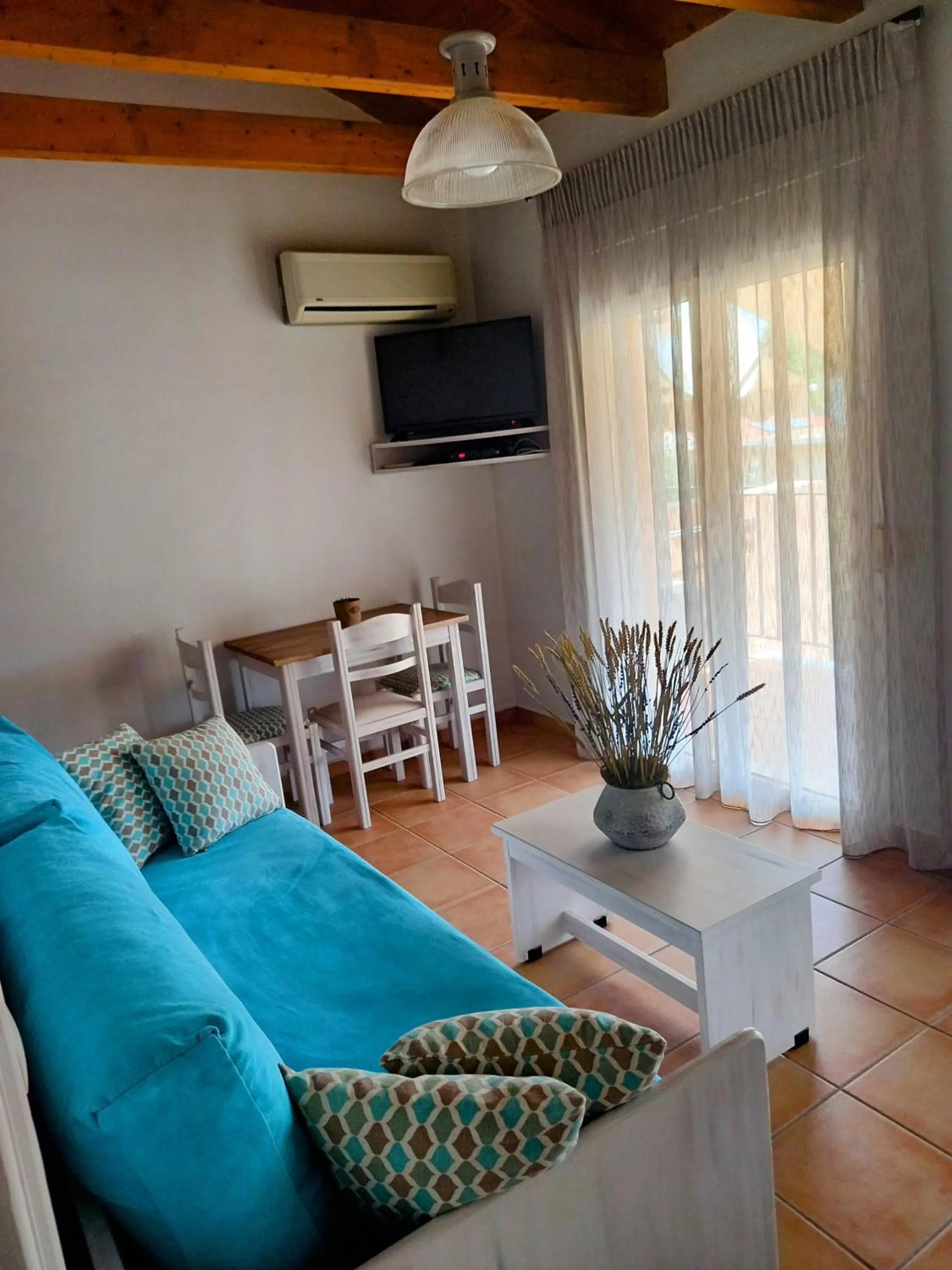 Seating area in Alexander Apartments