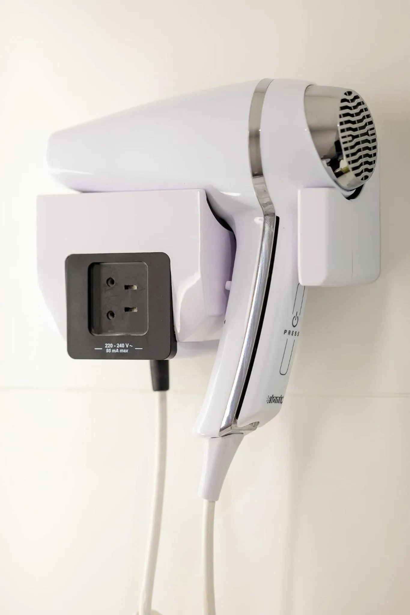 hair dryier in ibis Styles Marseille Centre Prado Place Castellane