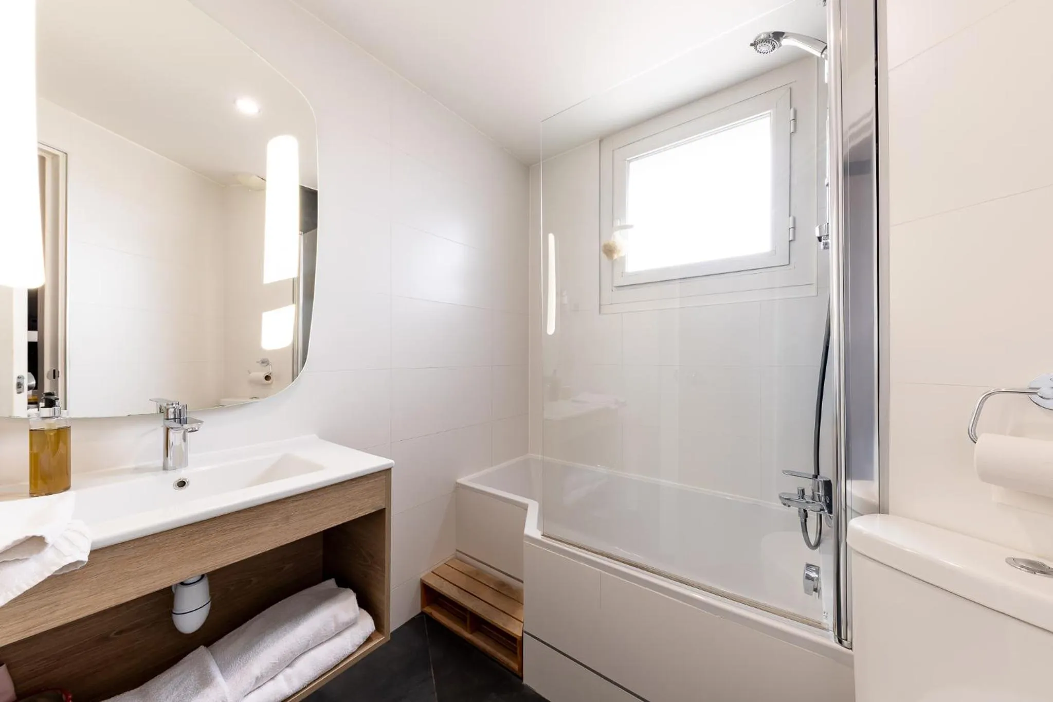 hair dryier in ibis Styles Marseille Centre Prado Place Castellane