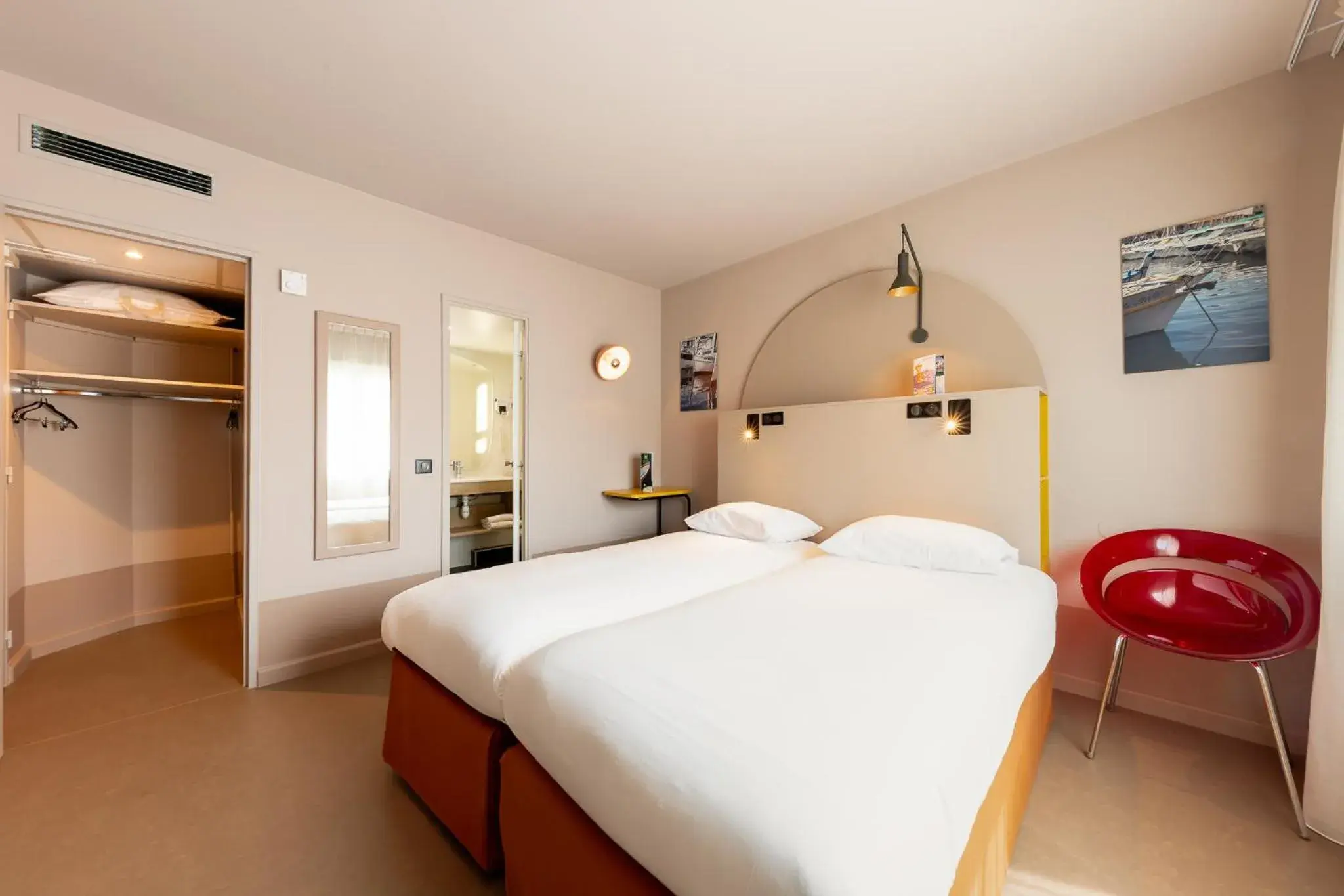air conditioner, Bed in ibis Styles Marseille Centre Prado Place Castellane air conditioner, Bed in ibis Styles Marseille Centre Prado Place Castellane