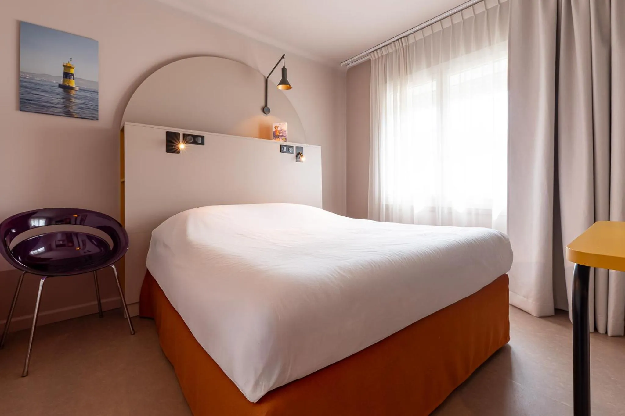 Property building, Bed in ibis Styles Marseille Centre Prado Place Castellane