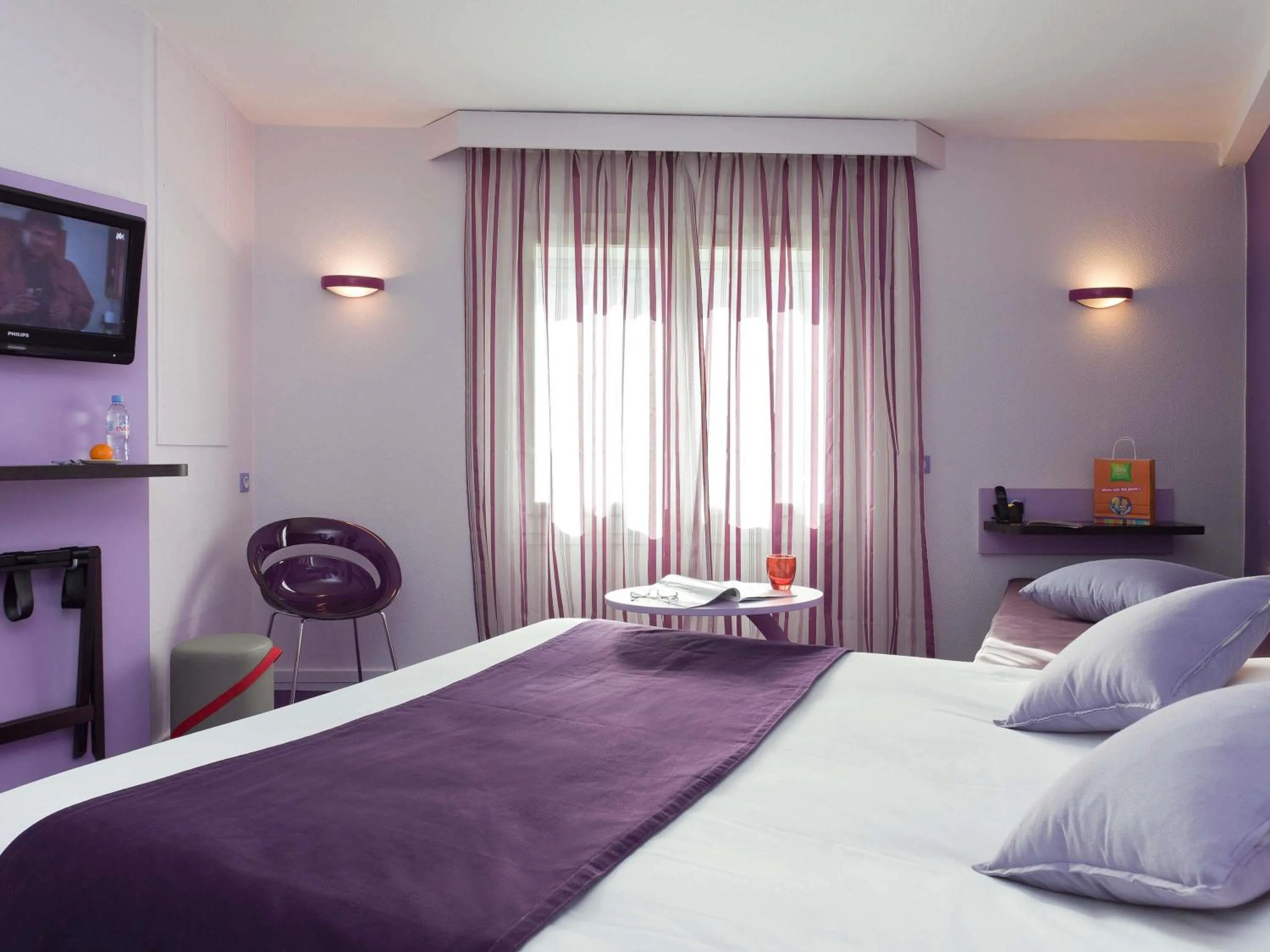 Bedroom, Bed in ibis Styles Marseille Centre Prado Place Castellane