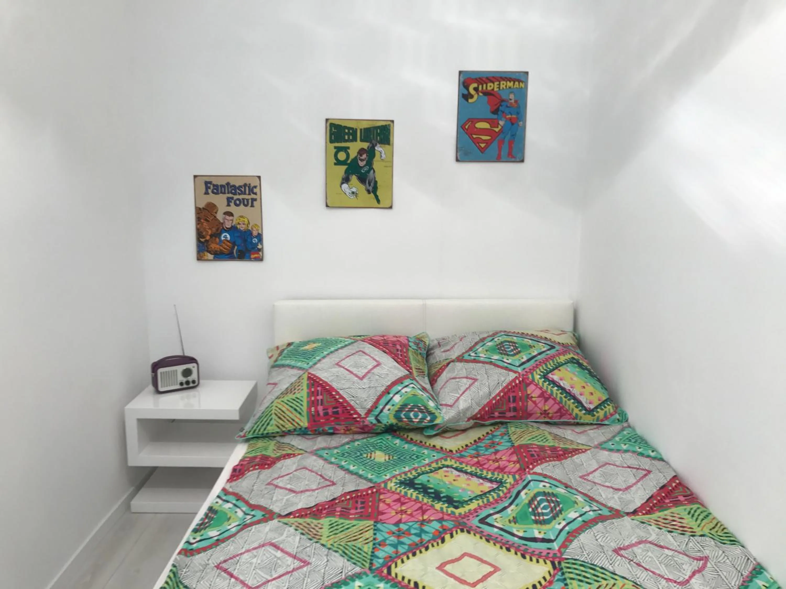 Bed in Modern City Apt, next to Metro