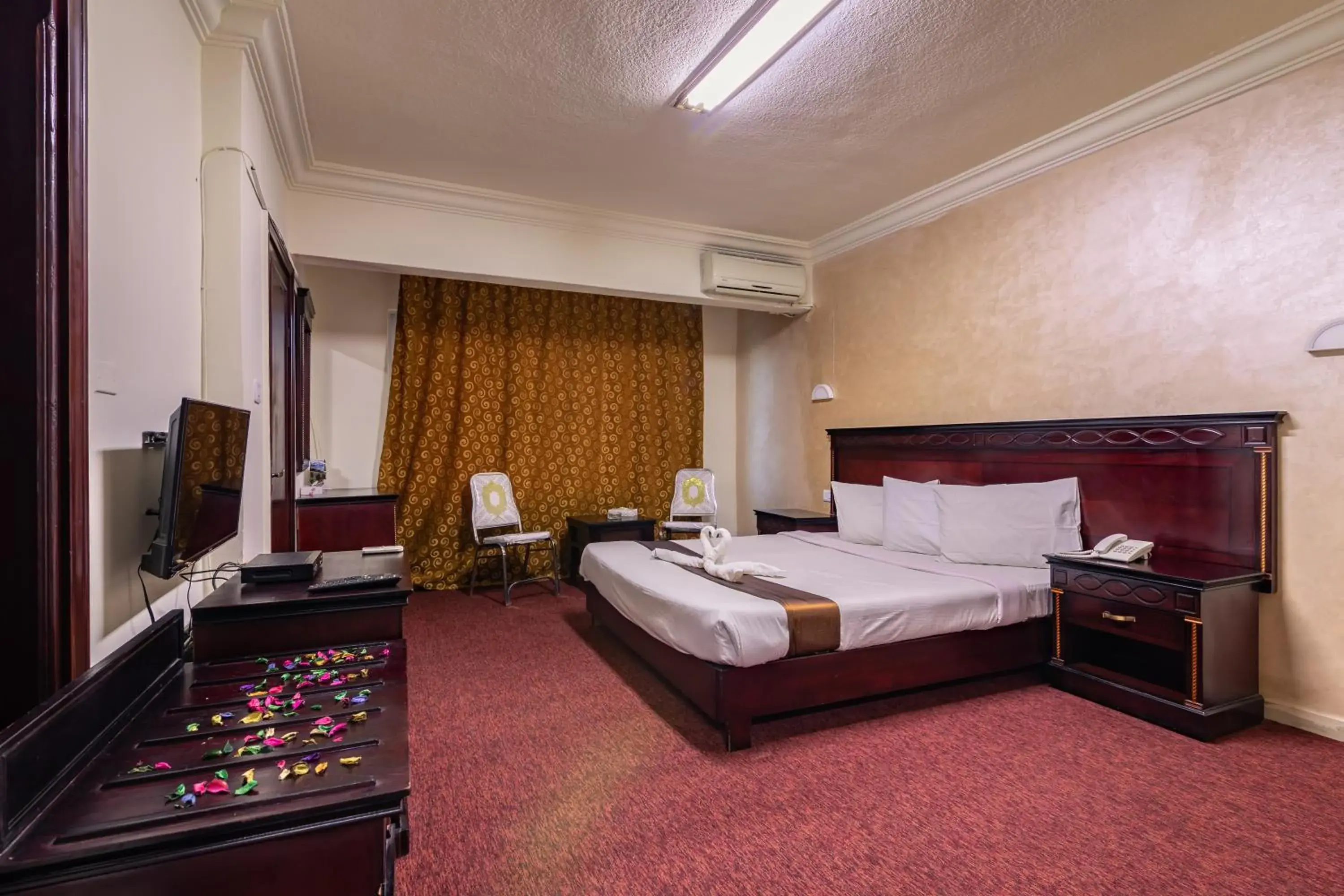 Bedroom, Bed in Gardens Hotel Amman