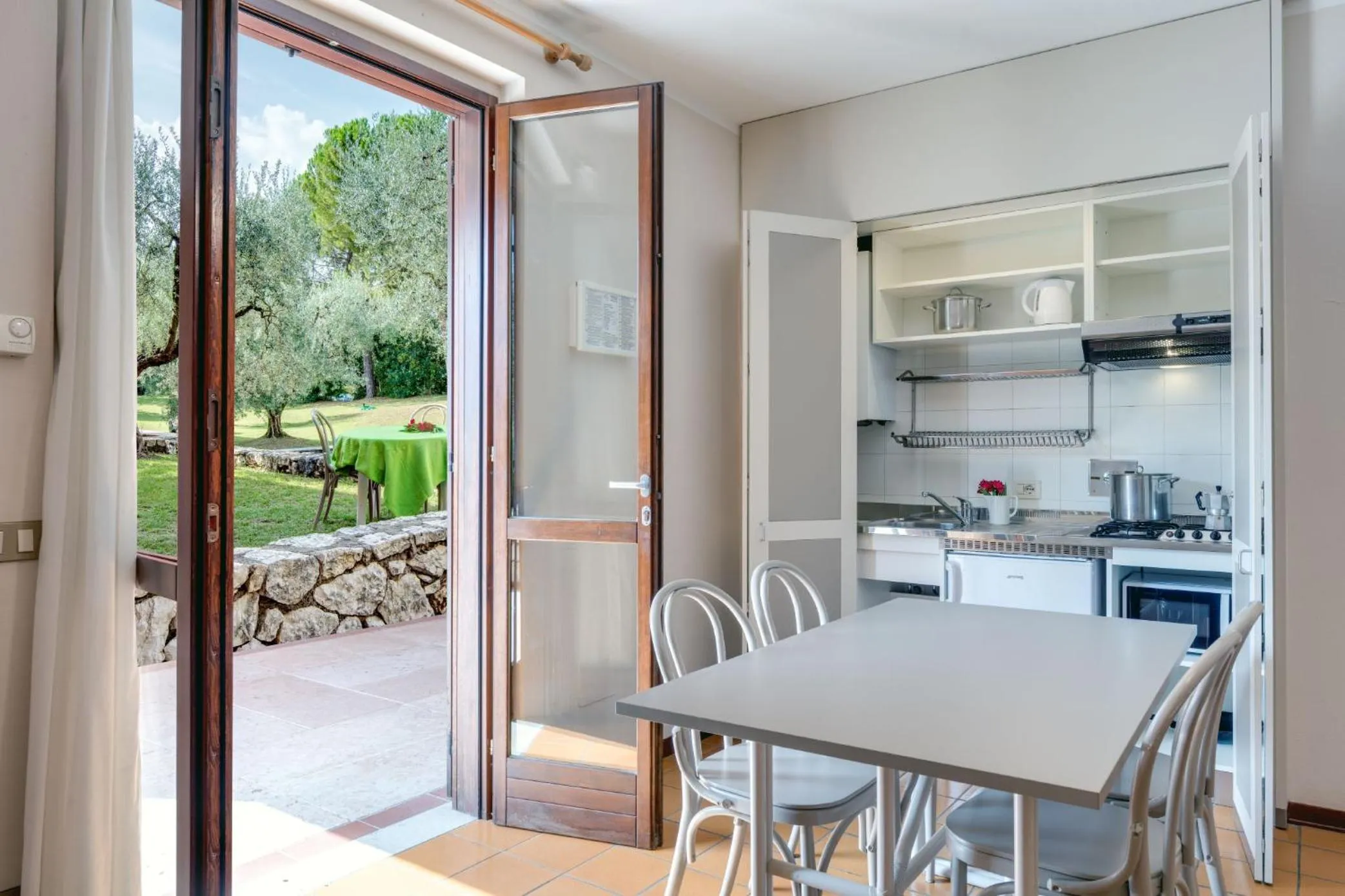kitchen in Poiano Garda Resort Appartamenti