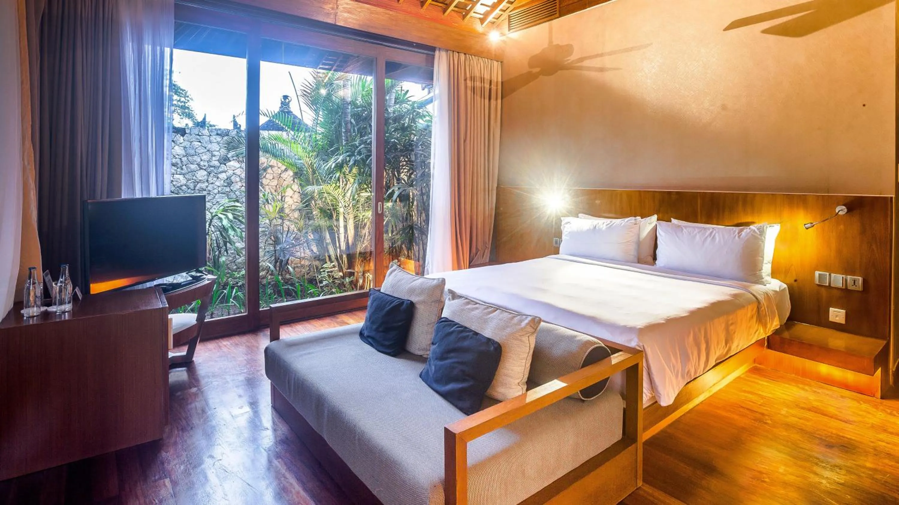 Photo of the whole room, Bed in Holiday Inn Resort Baruna Bali by IHG