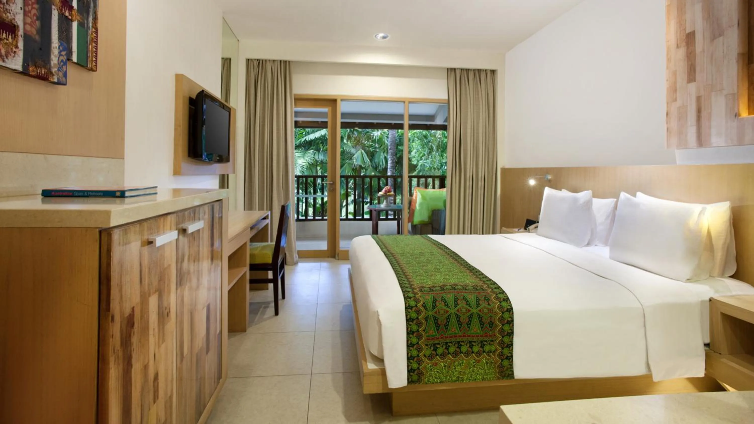 Photo of the whole room, Bed in Holiday Inn Resort Baruna Bali by IHG