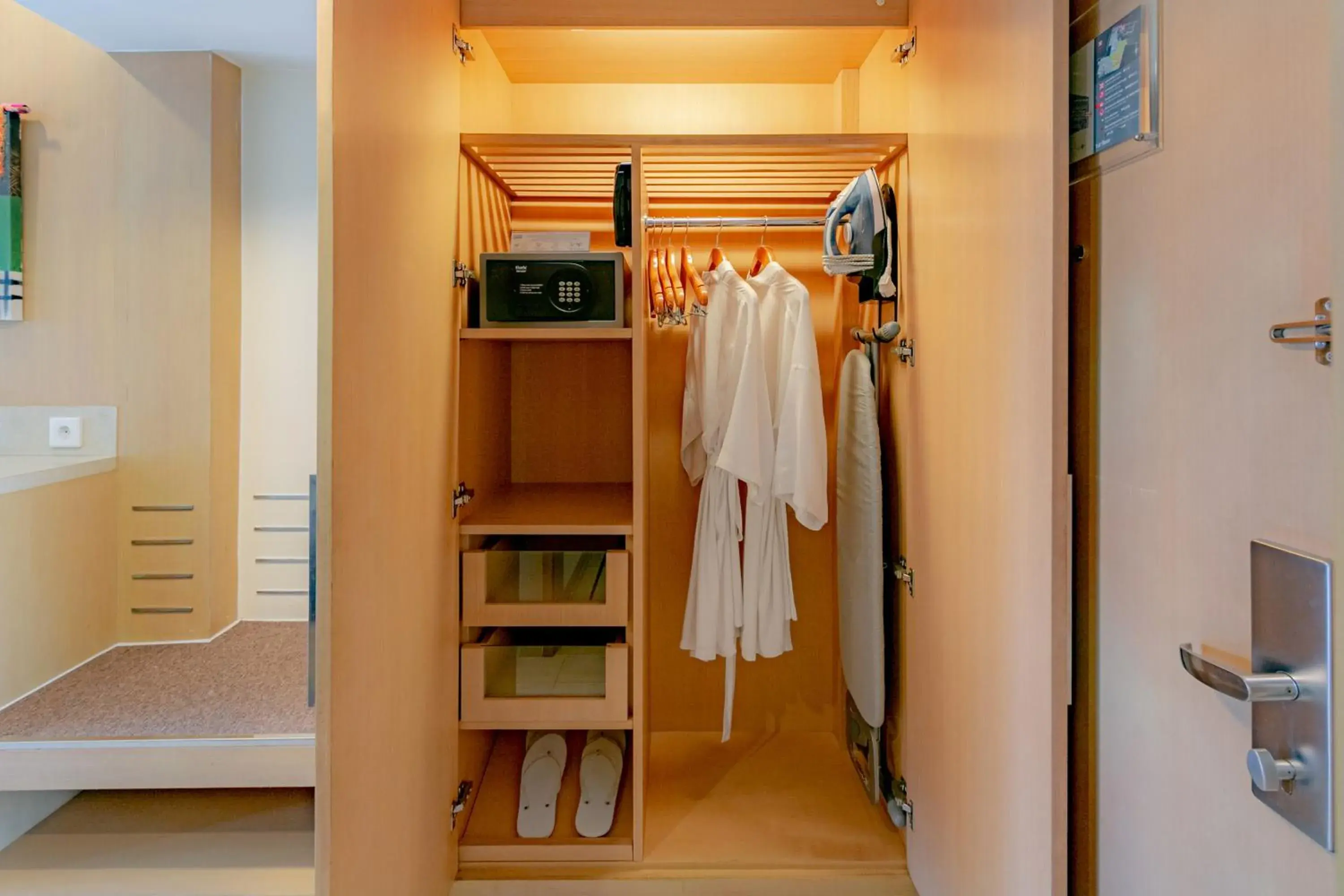 Premium King Room with Ocean View in Holiday Inn Resort Baruna Bali by IHG Premium King Room with Ocean View in Holiday Inn Resort Baruna Bali by IHG