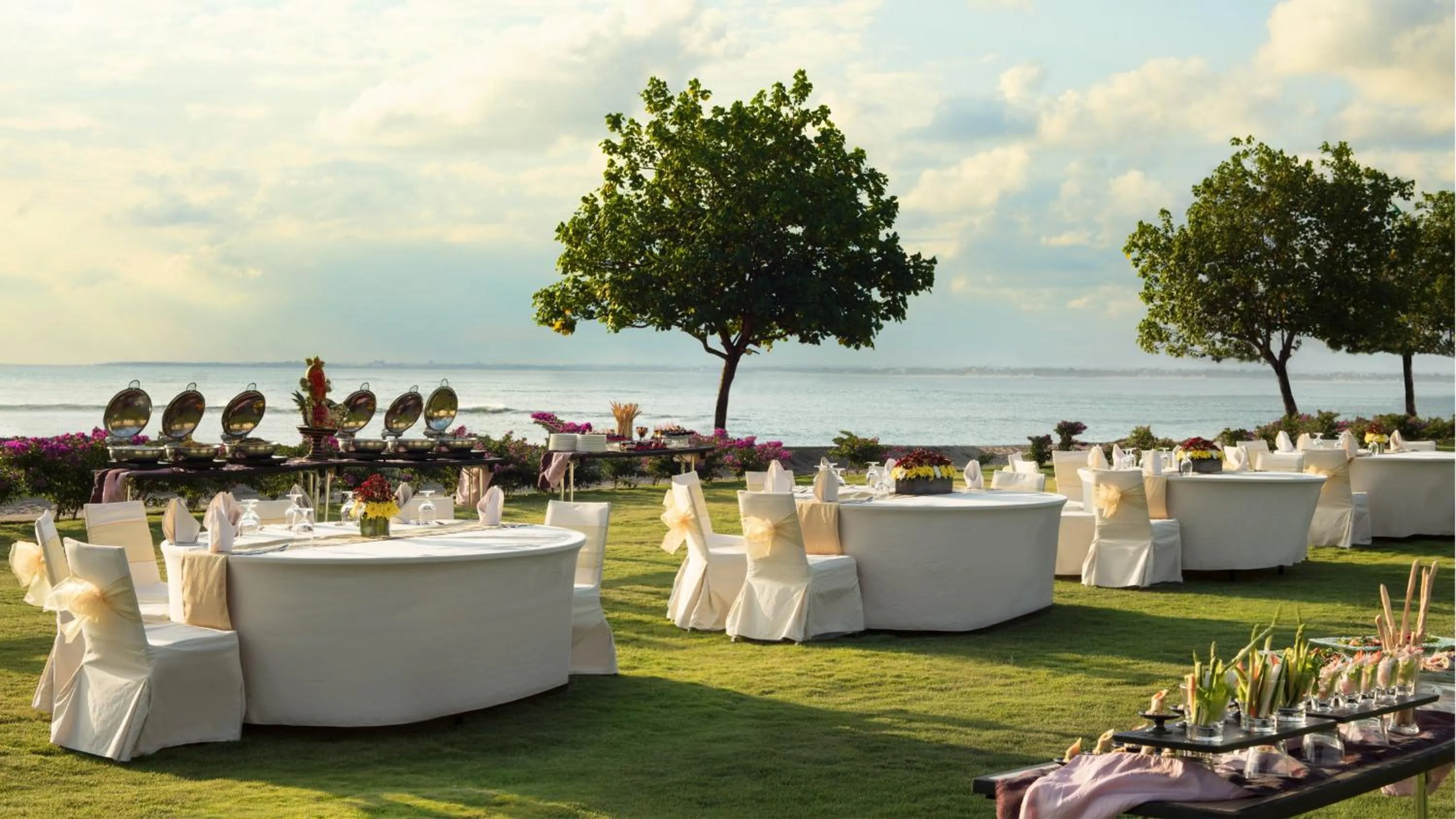 Restaurant/places to eat in Holiday Inn Resort Baruna Bali by IHG