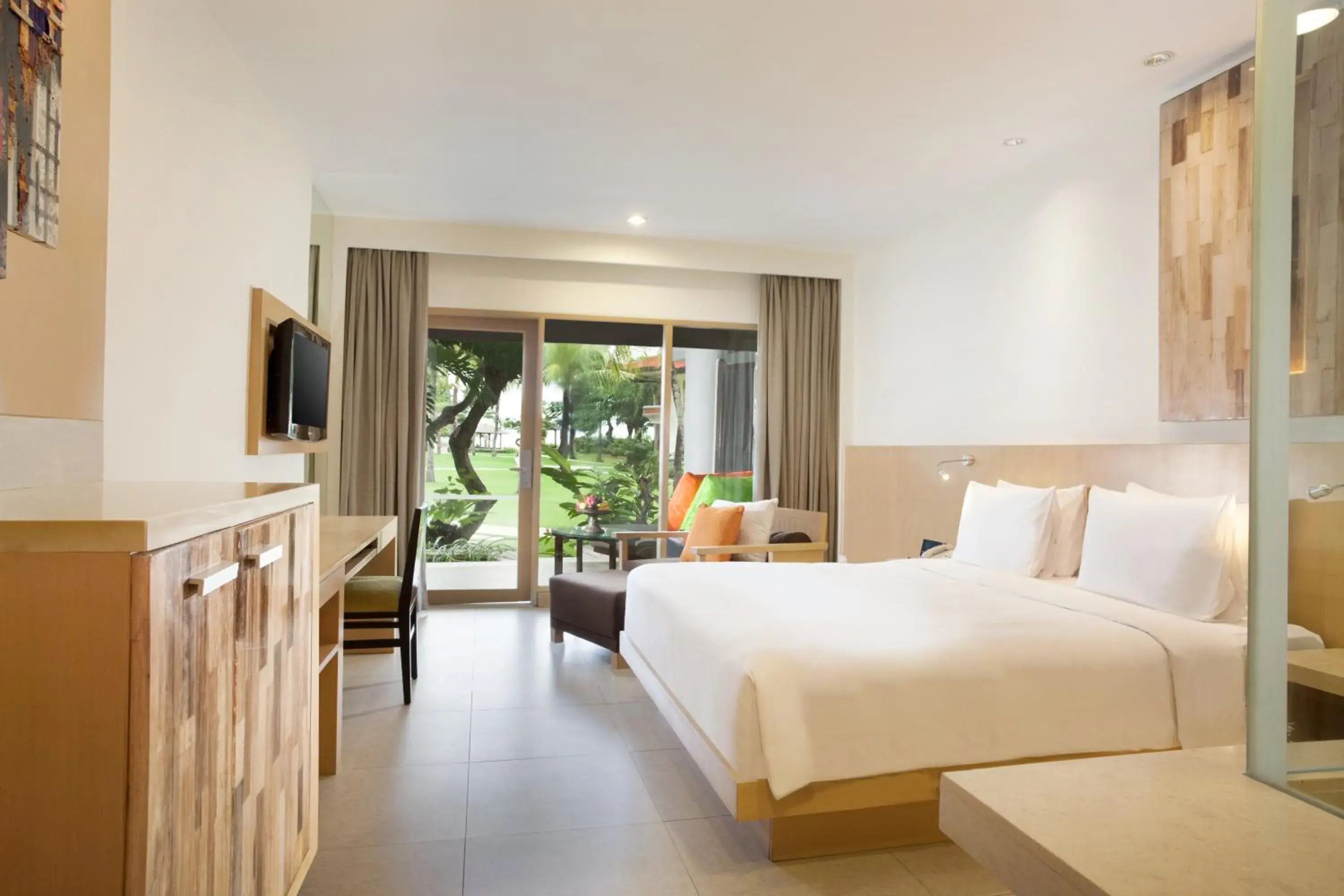 Standard King Room with Terrace and Garden Access in Holiday Inn Resort Baruna Bali by IHG Standard King Room with Terrace and Garden Access in Holiday Inn Resort Baruna Bali by IHG