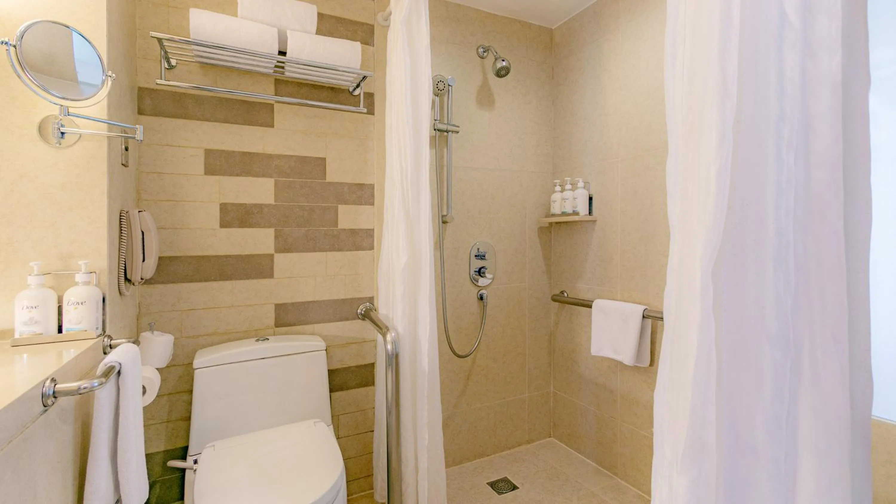 Bathroom in Holiday Inn Resort Baruna Bali by IHG