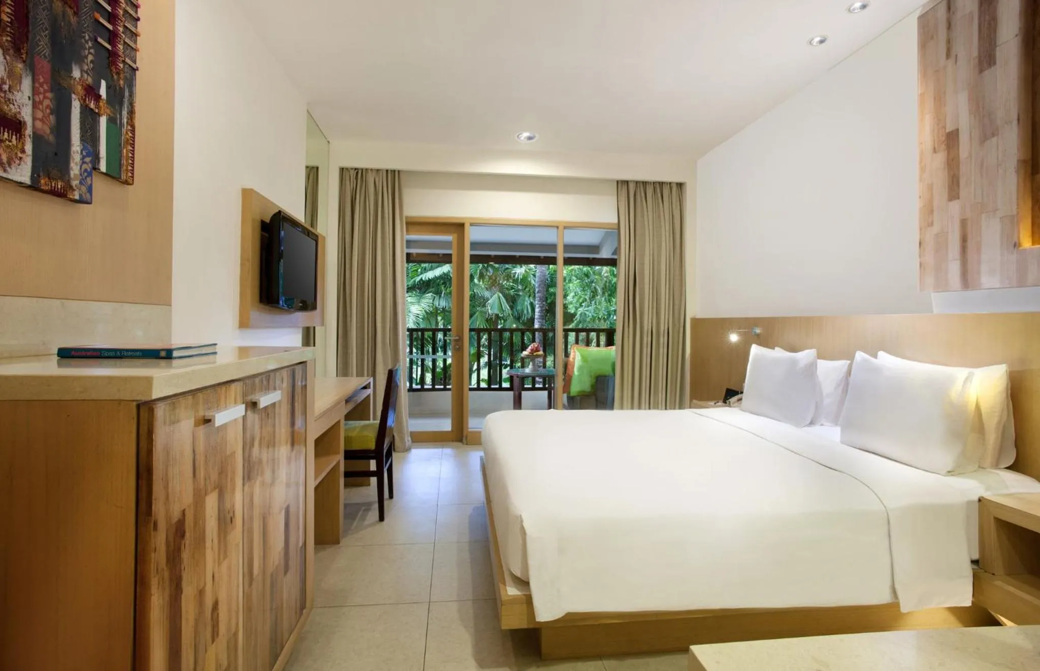 Photo of the whole room, Bed in Holiday Inn Resort Baruna Bali by IHG