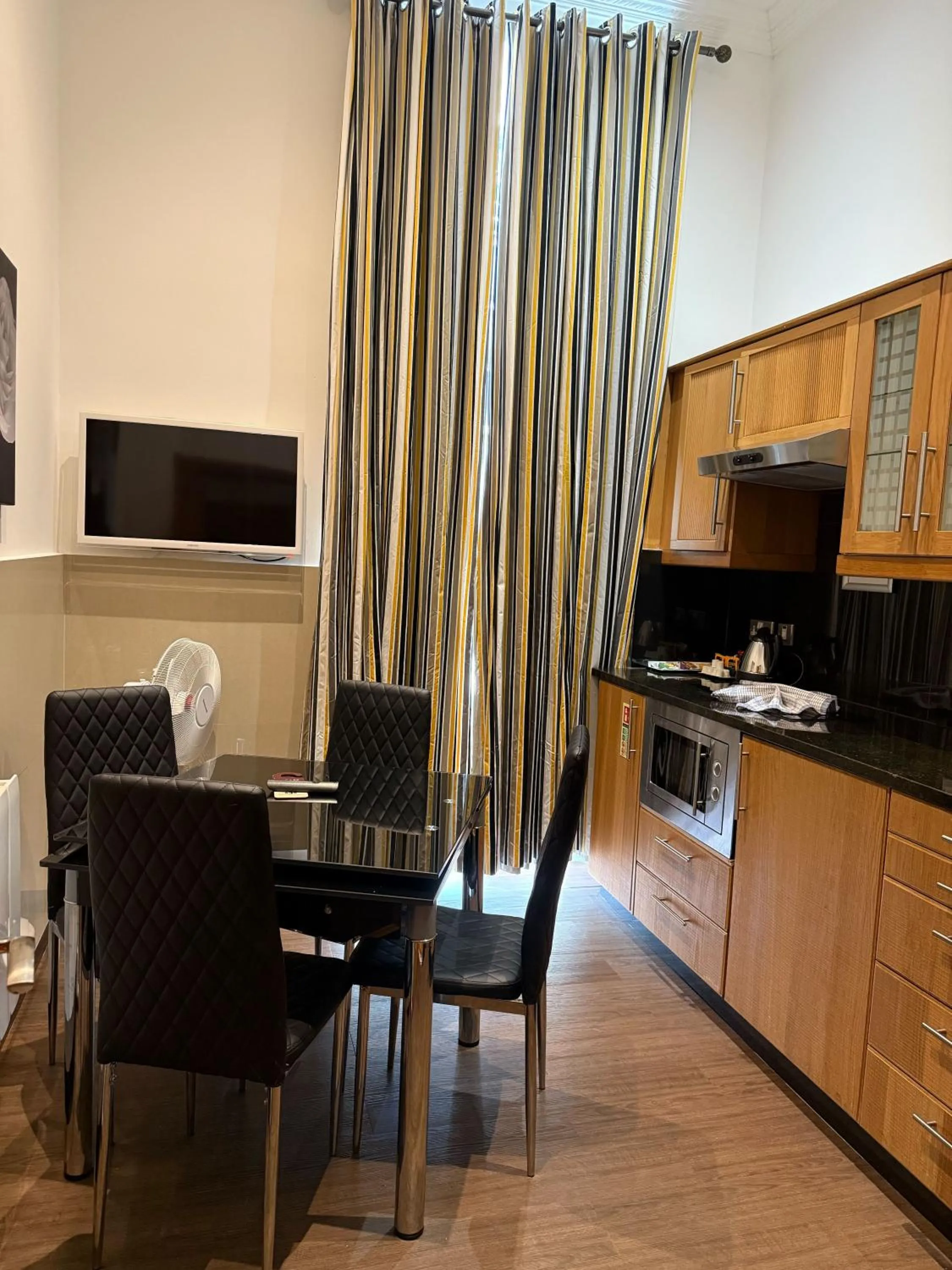 Kitchen or kitchenette in Hyde Park Apartments