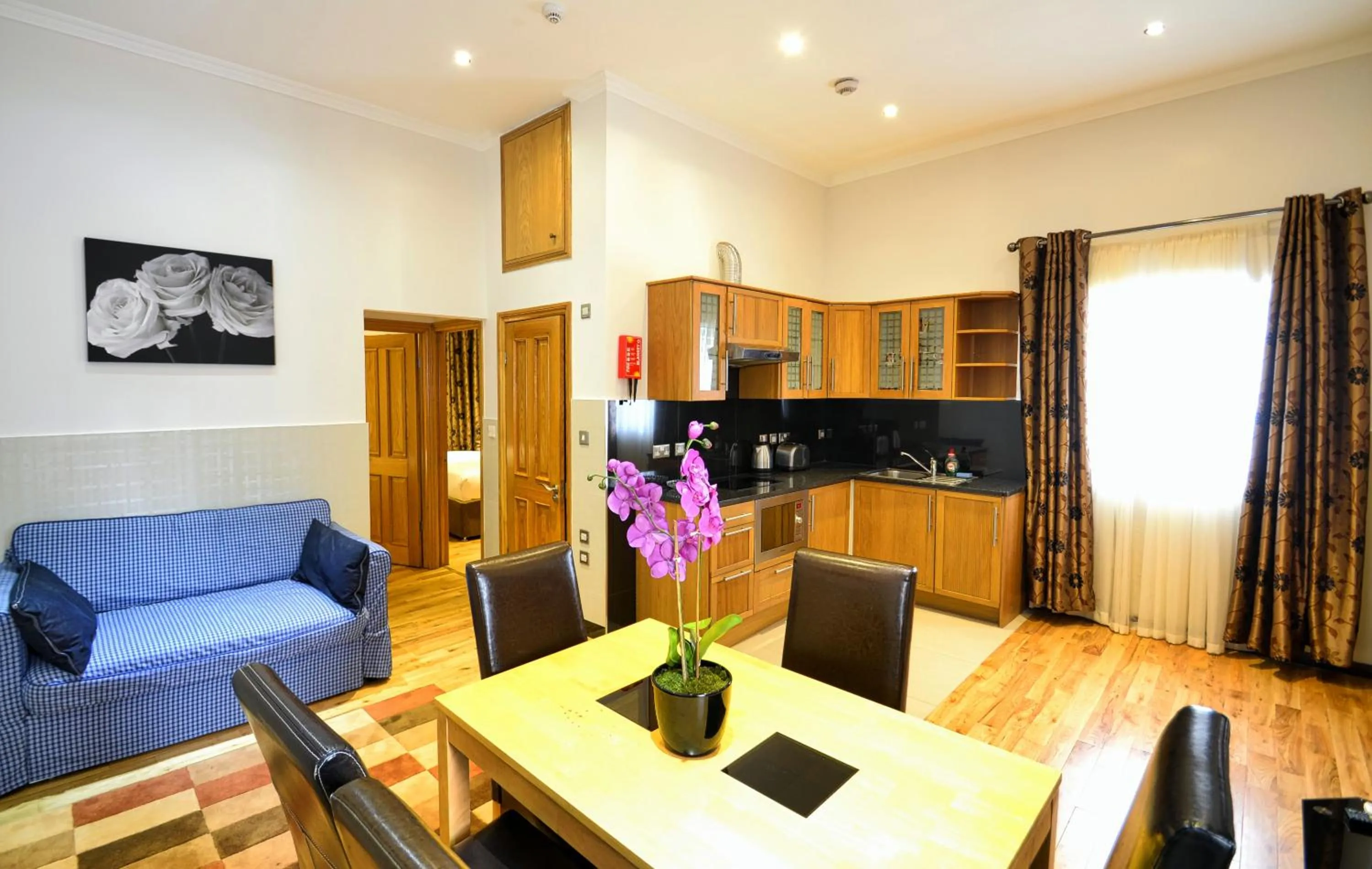 Dining area in Hyde Park Apartments