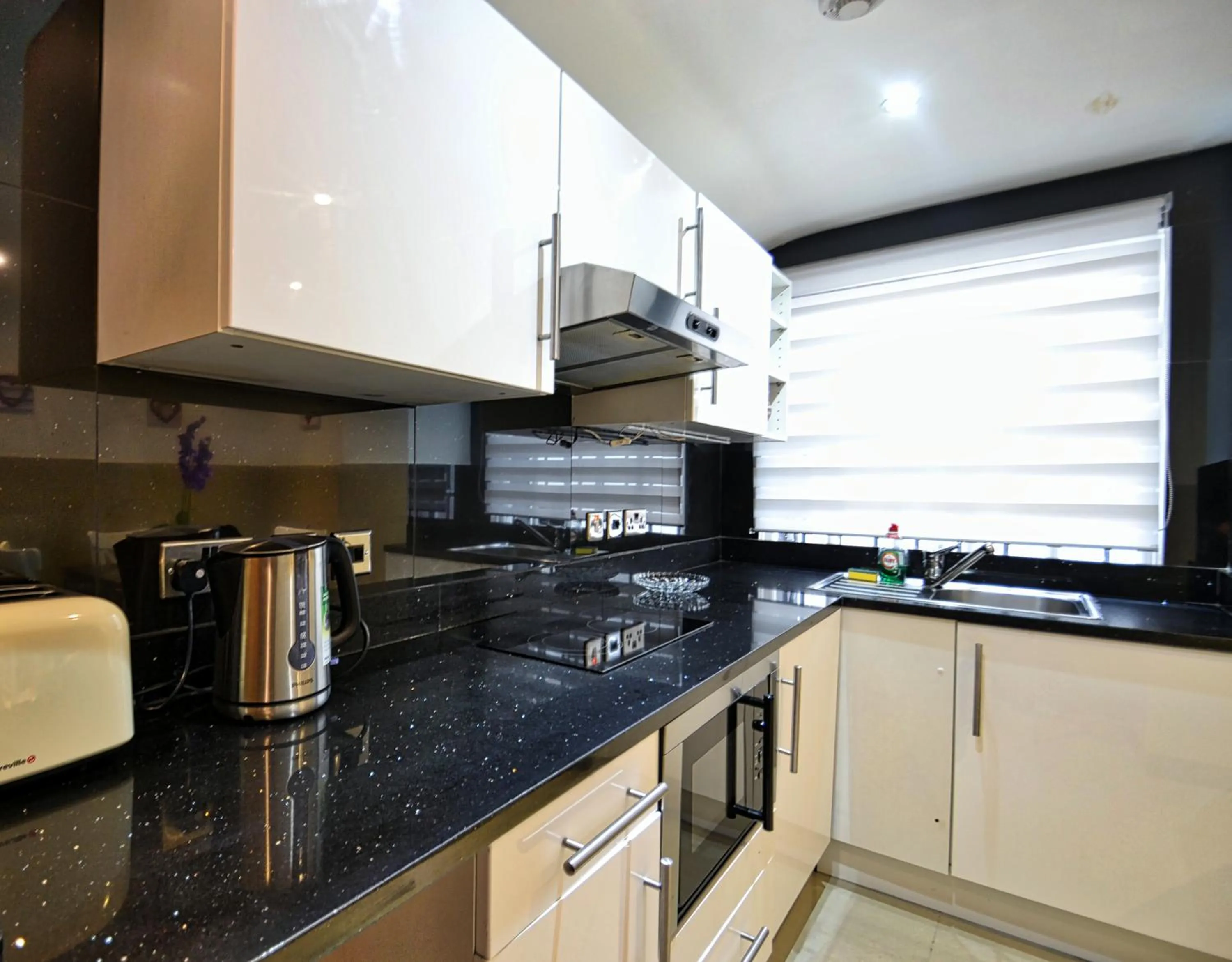 Kitchen or kitchenette in Hyde Park Apartments