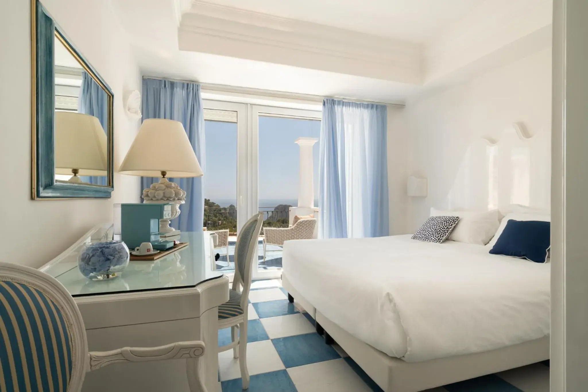 View (from property/room), Bed in La Residenza Capri View (from property/room), Bed in La Residenza Capri