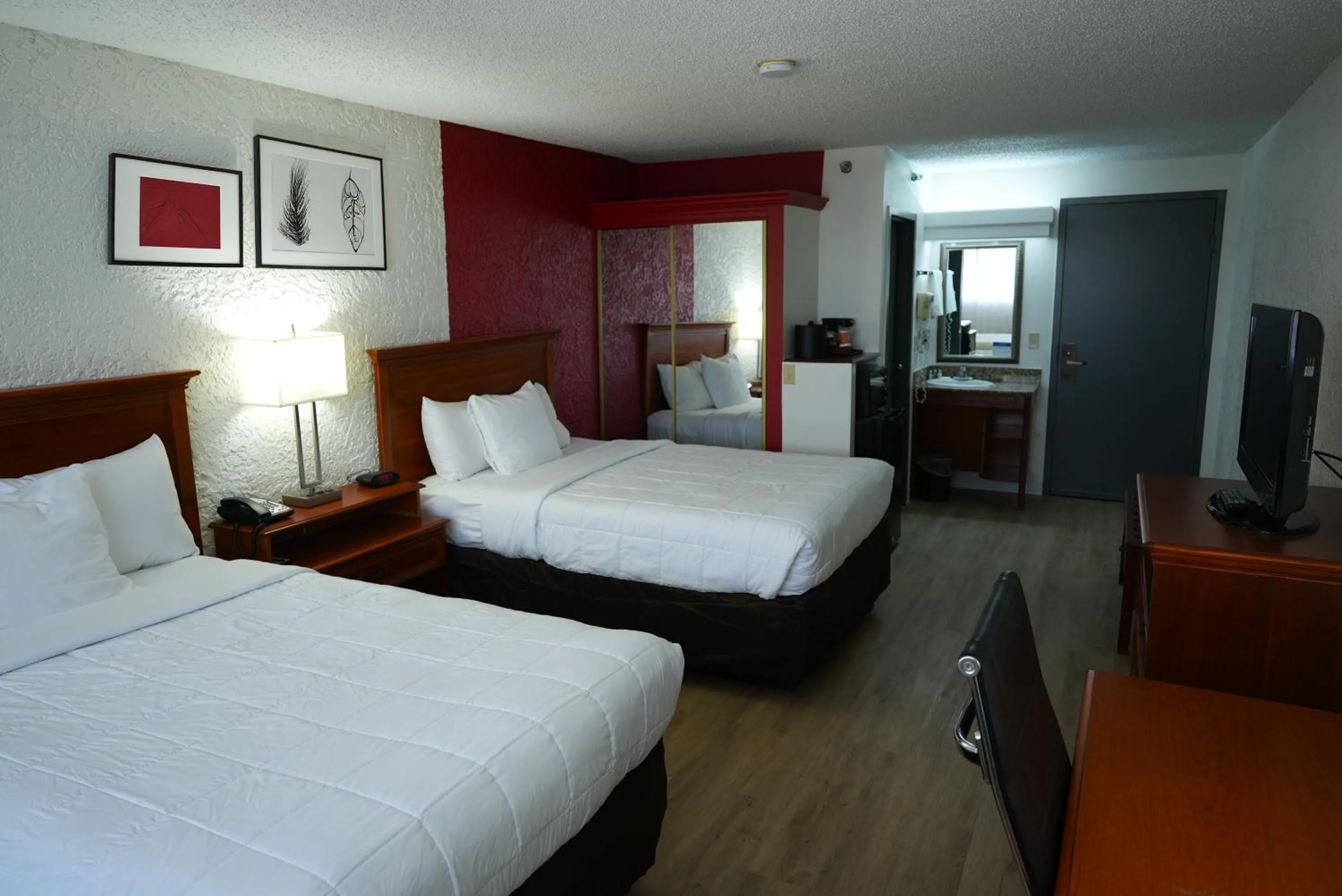 Bedroom, Bed in Clarion Hotel Broken Arrow - Tulsa